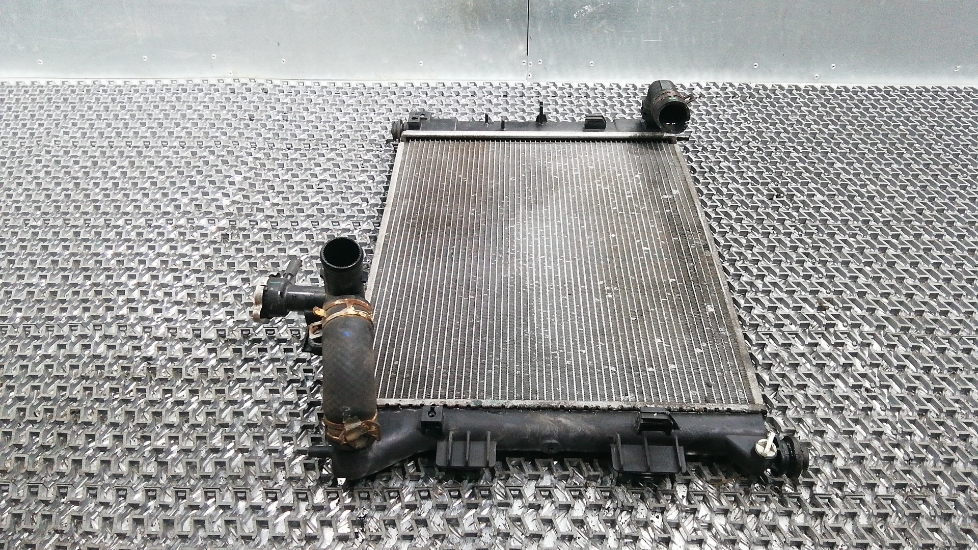 Радиатор охлаждения двигателя основной