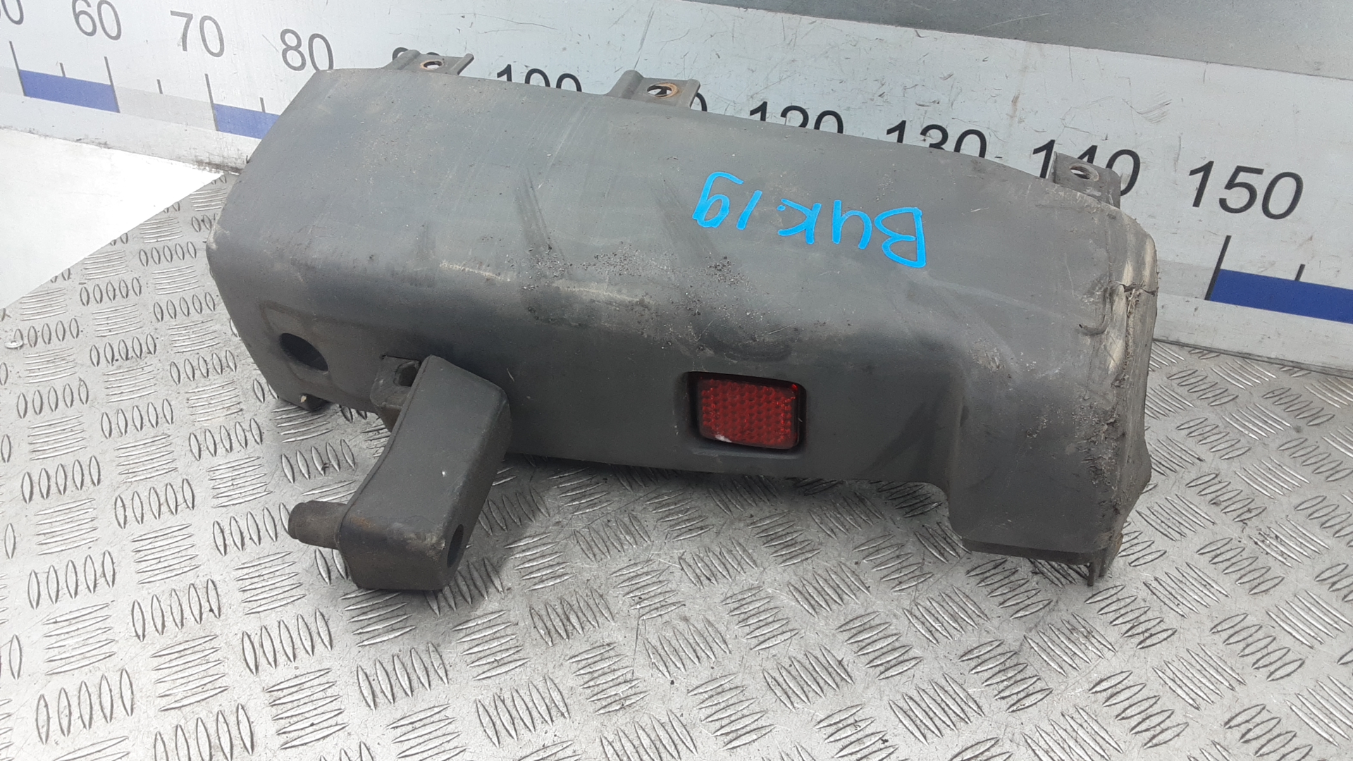 Накладка заднего бампера правая