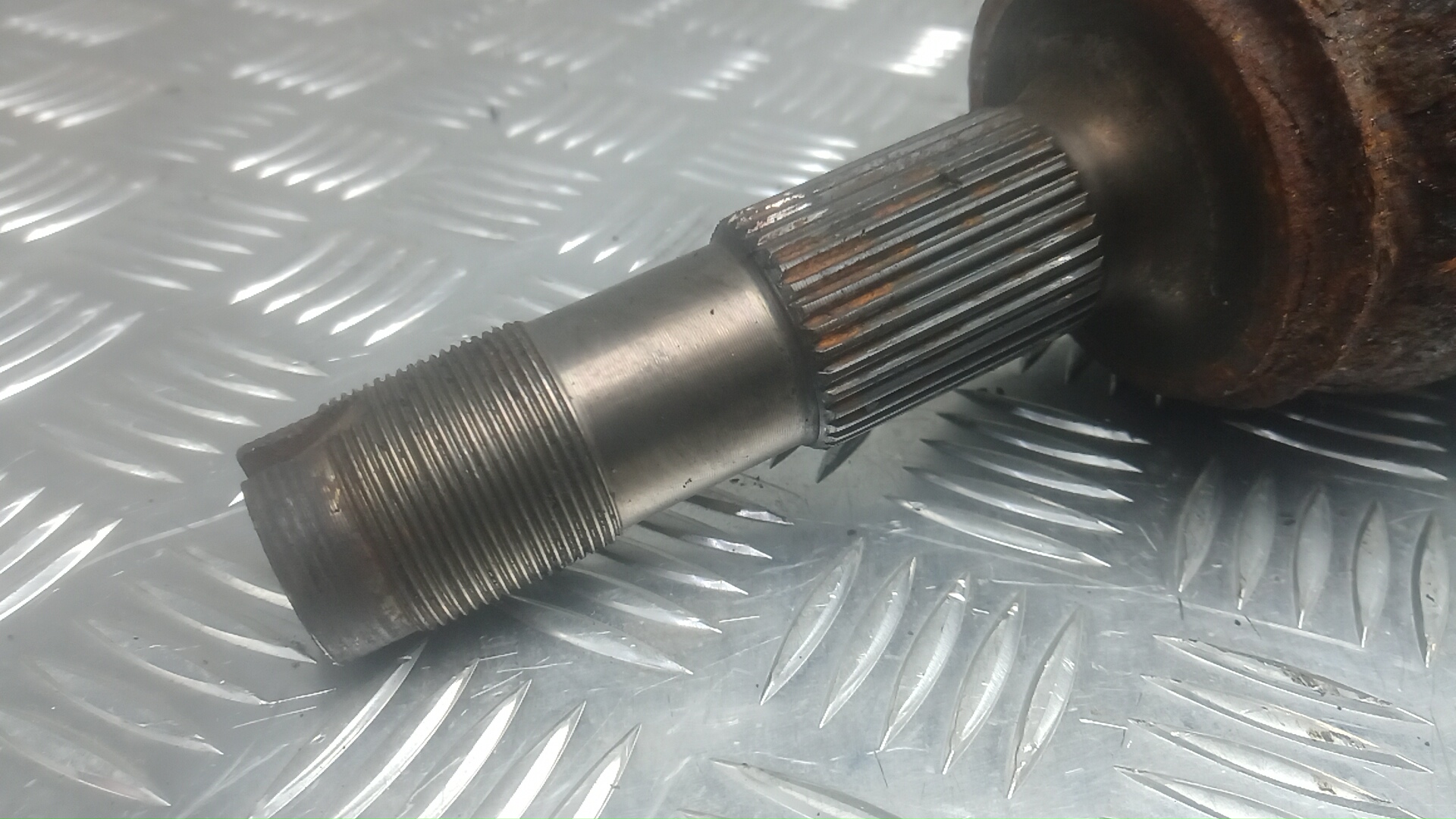 Полуось передняя правая