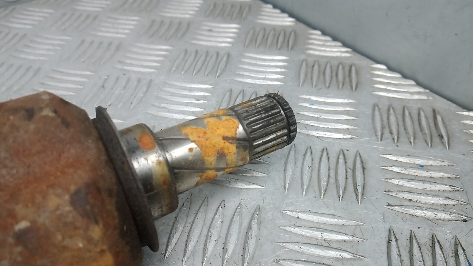 Полуось передняя правая