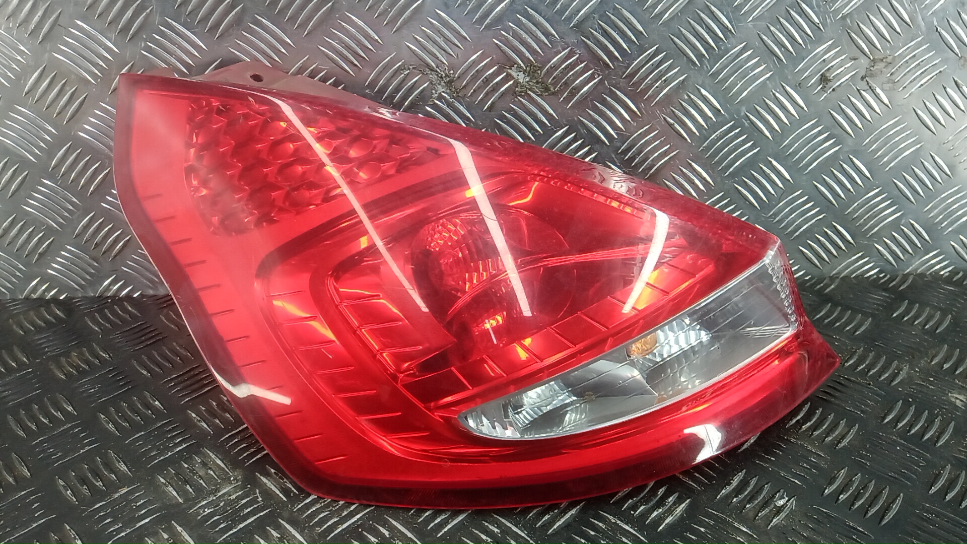 Фонарь задний левый