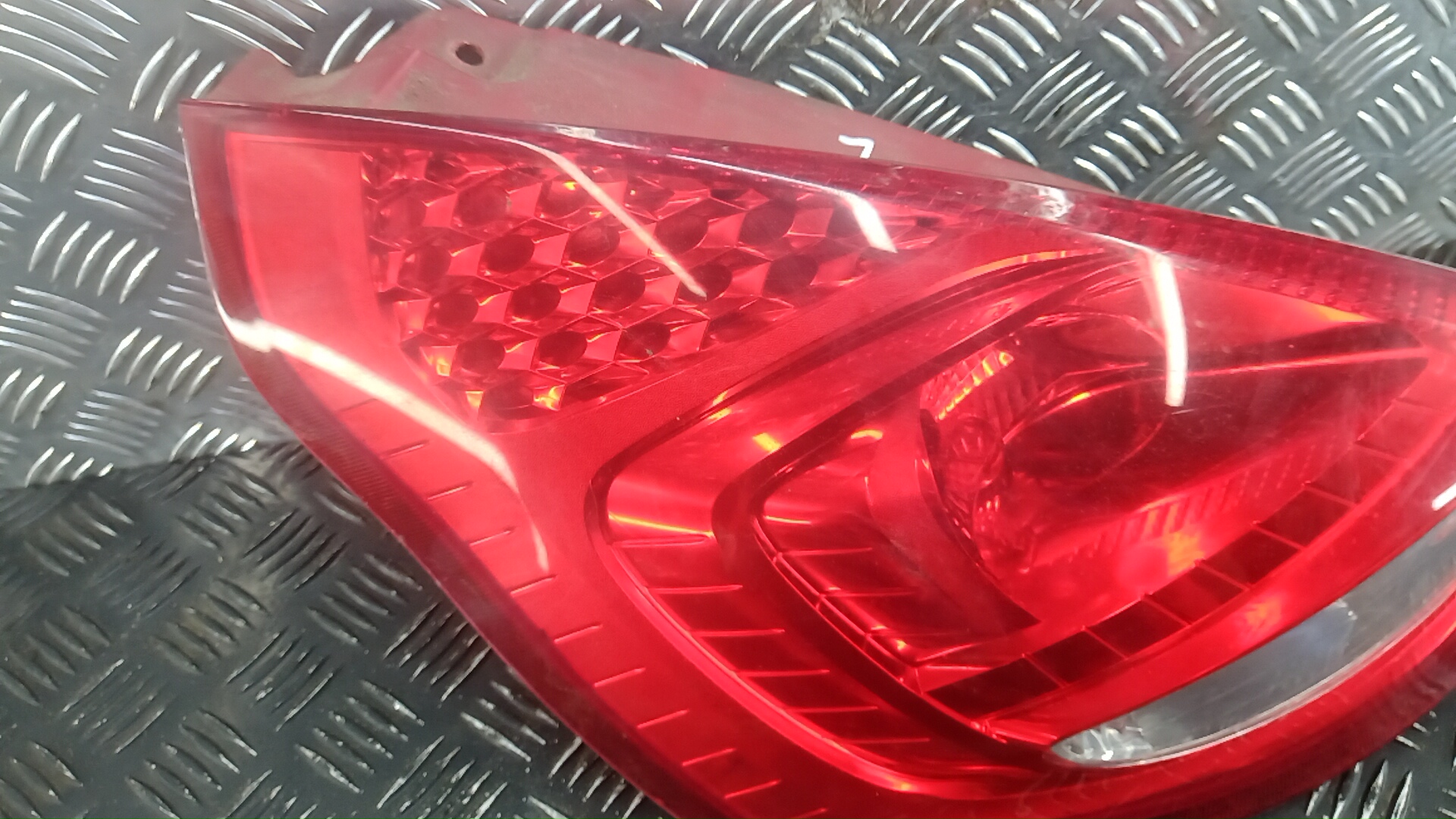 Фонарь задний левый