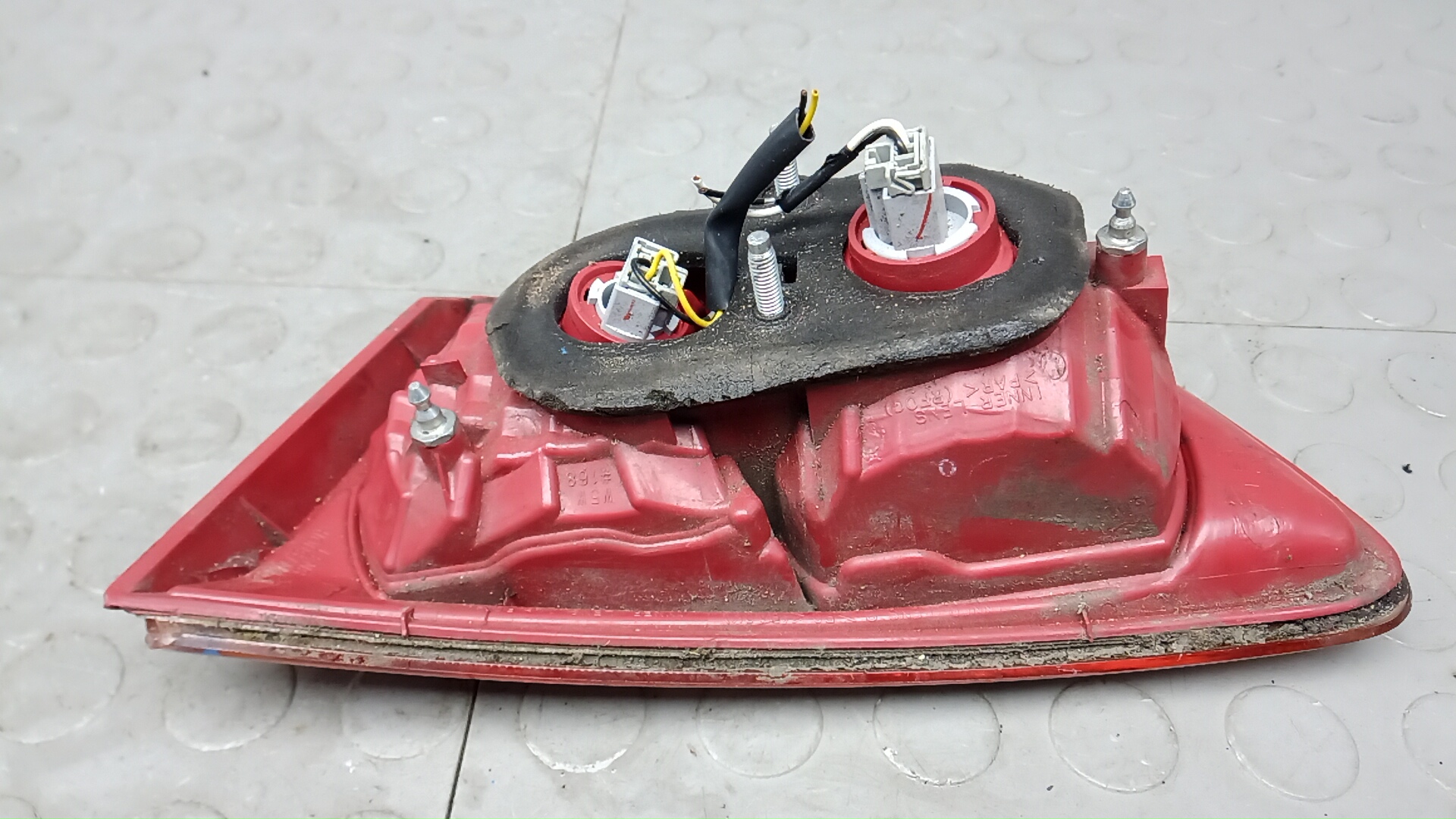 Фонарь задний внутренний левый