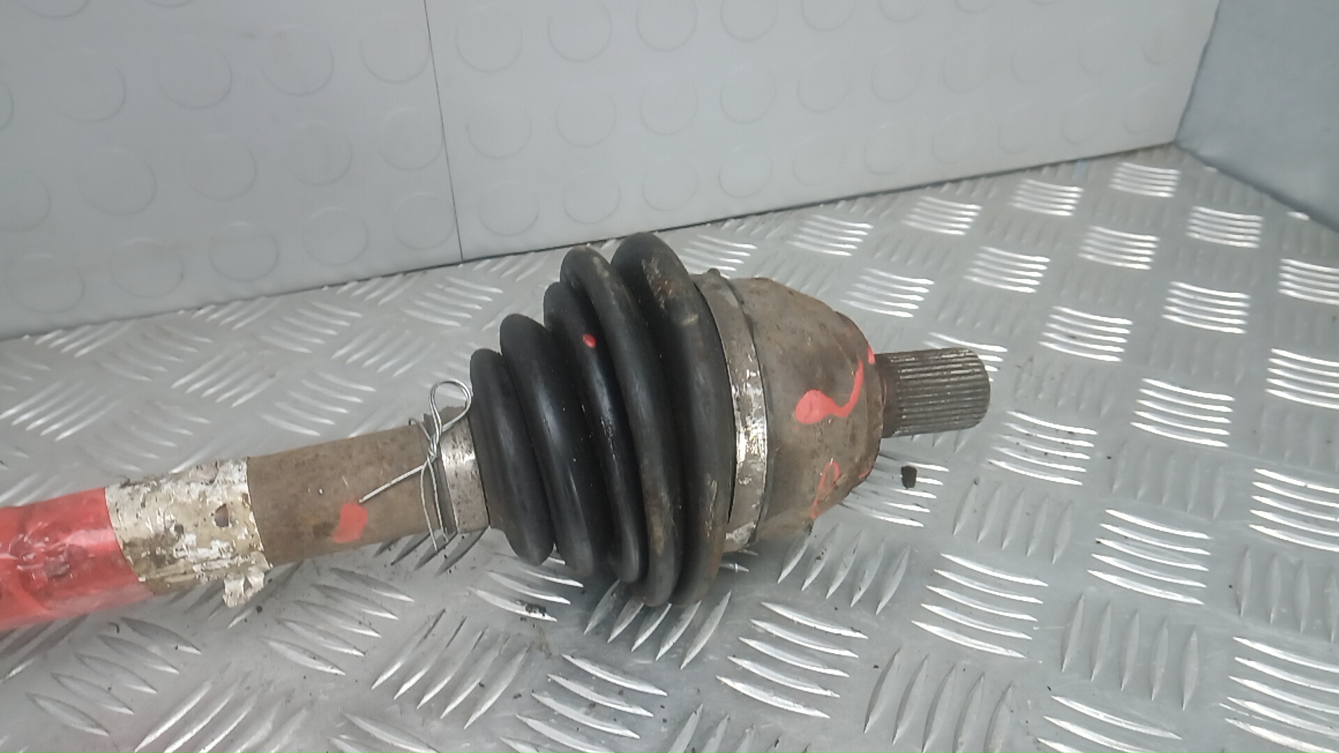 Полуось передняя левая