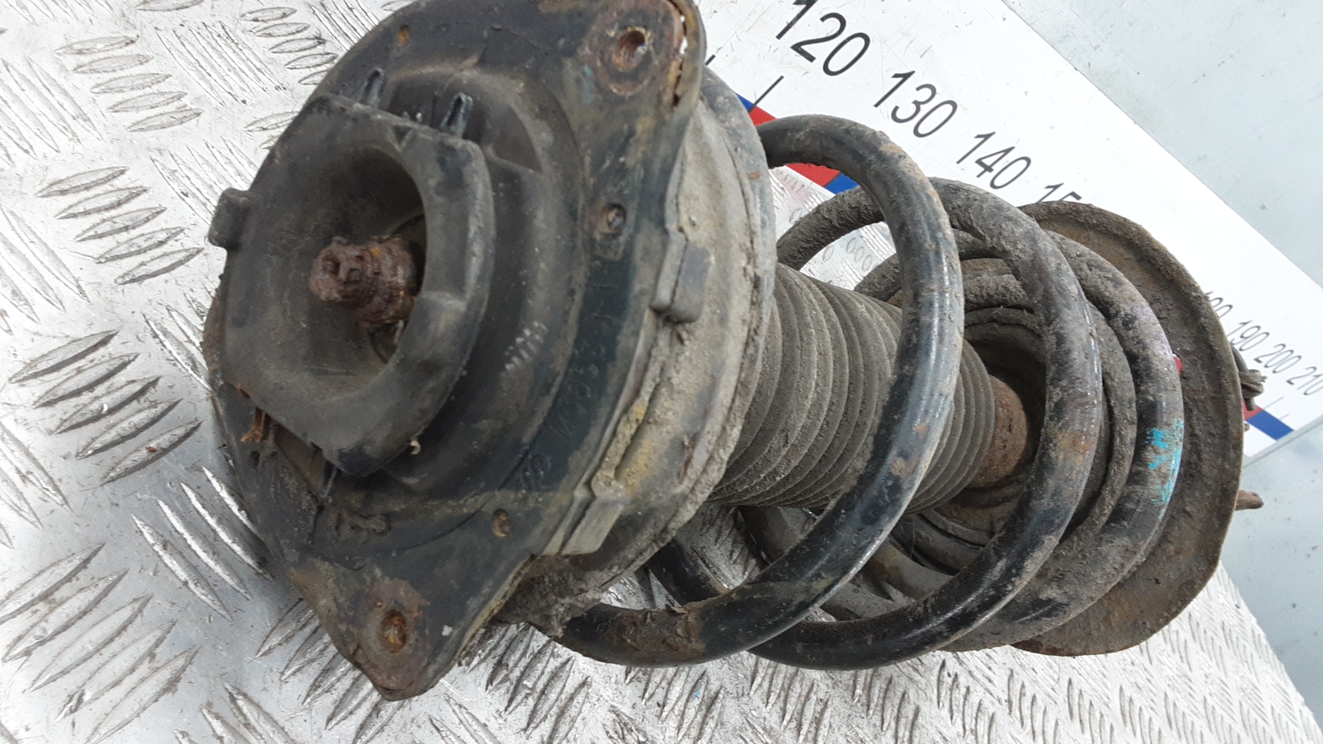 Амортизатор передний правый