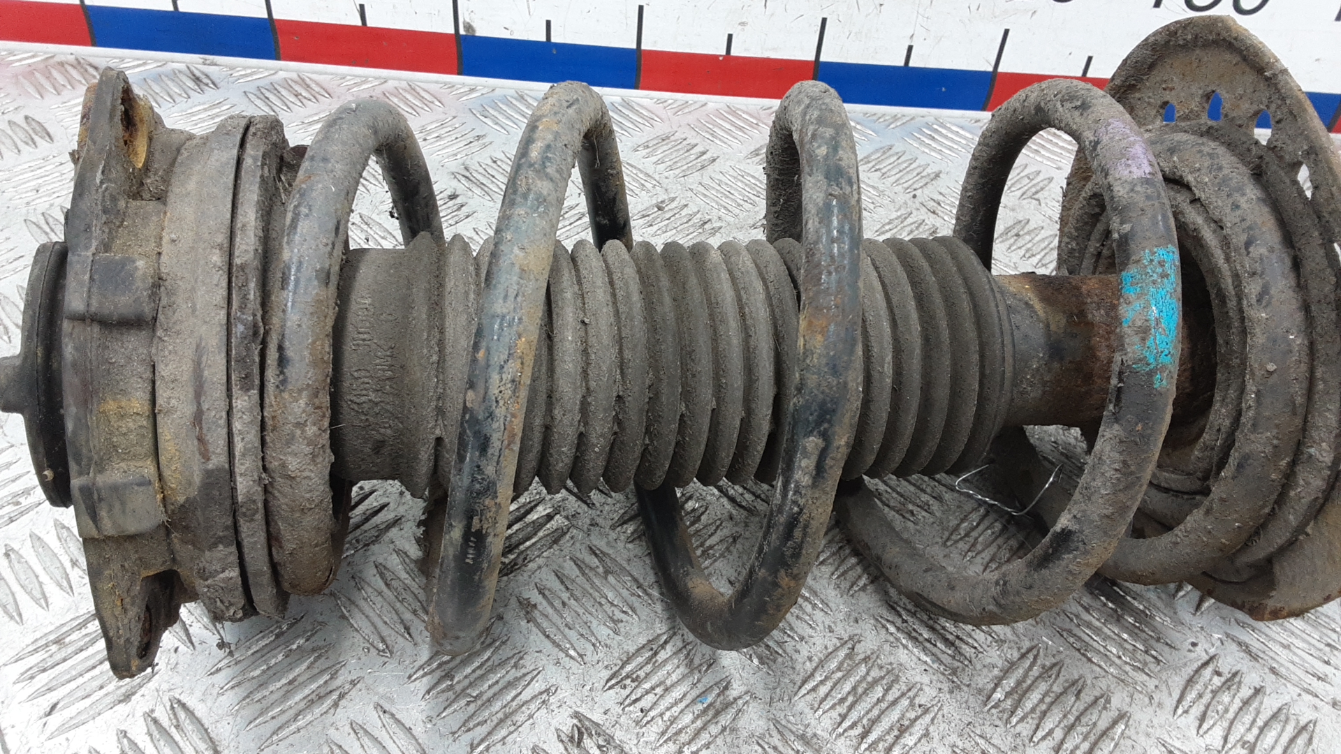 Амортизатор передний правый