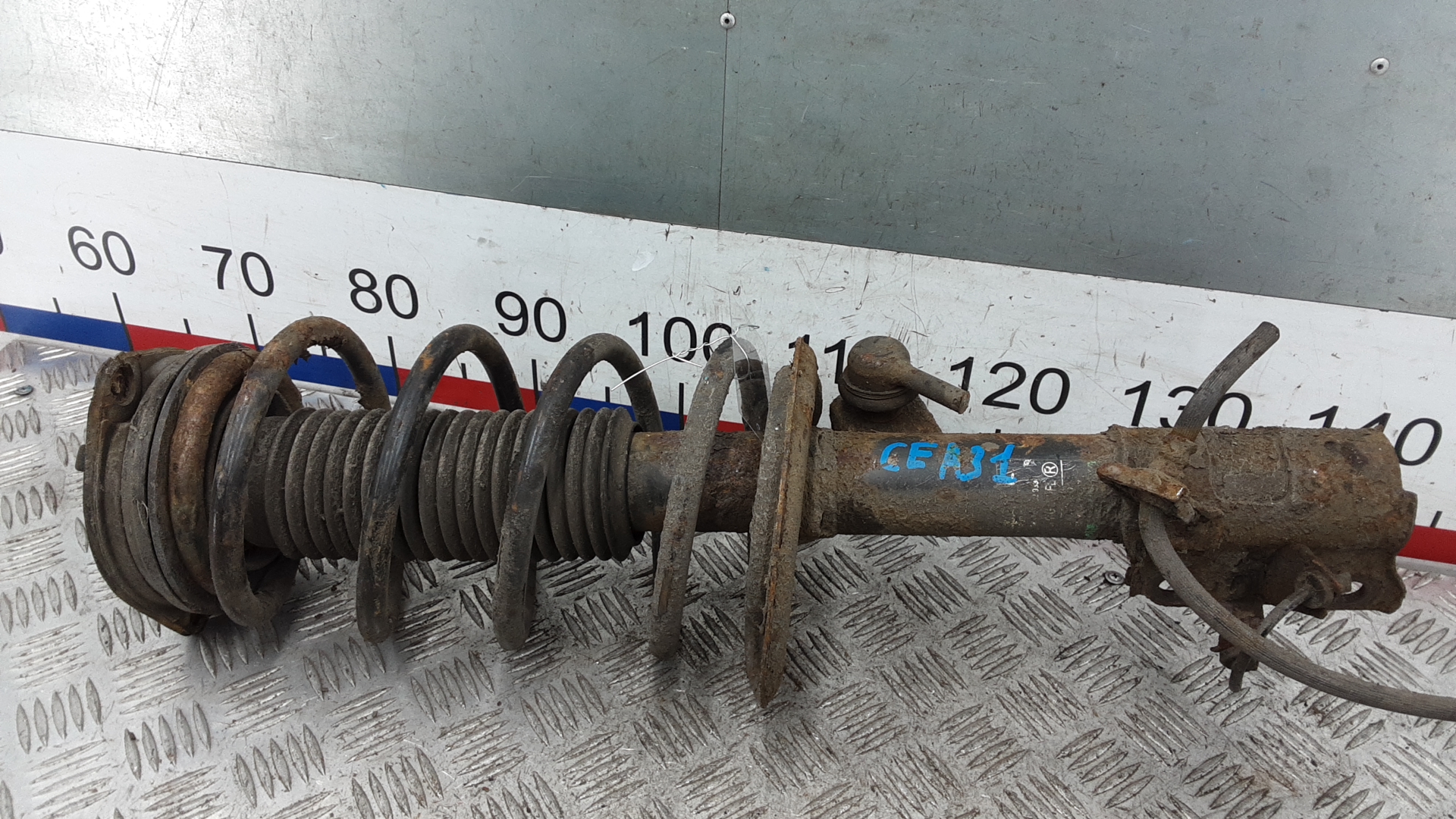 Амортизатор передний правый