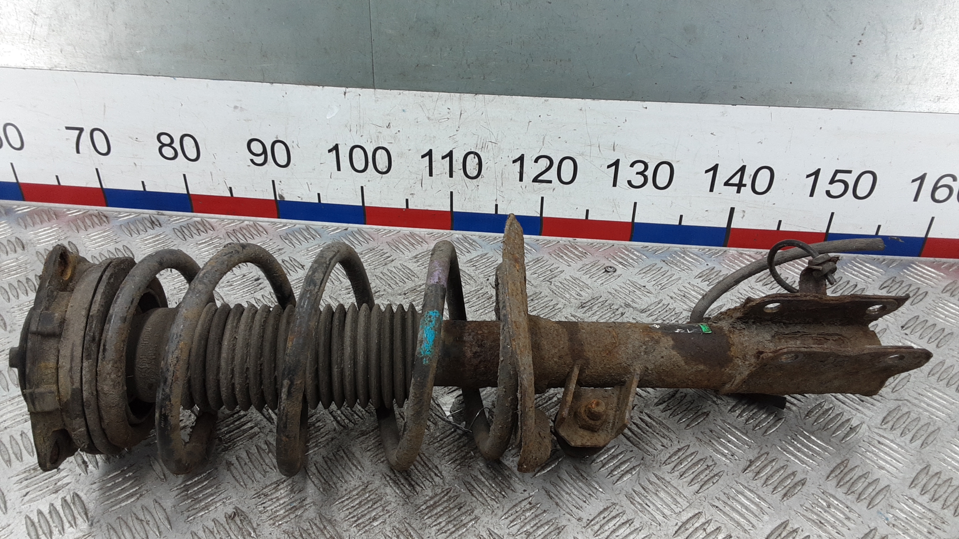 Амортизатор передний правый