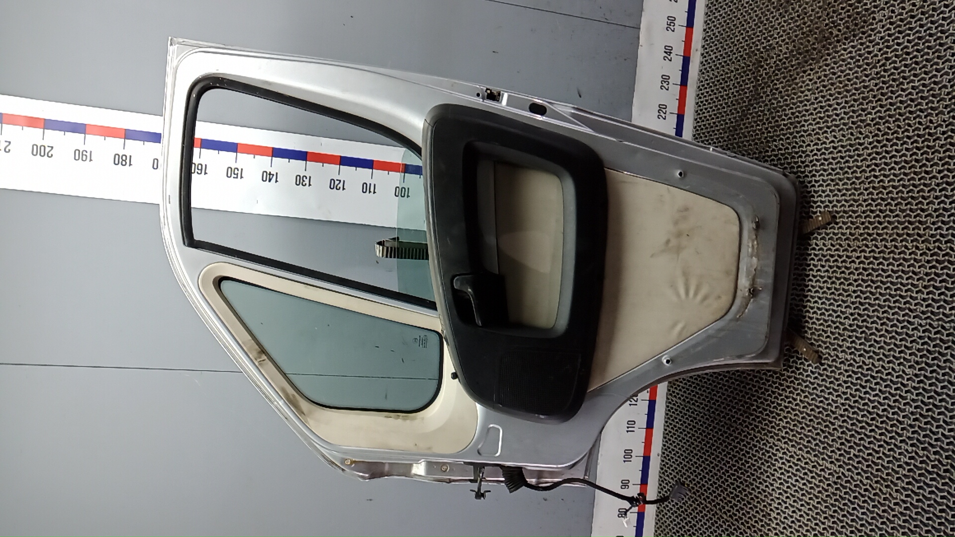 Дверь передняя правая