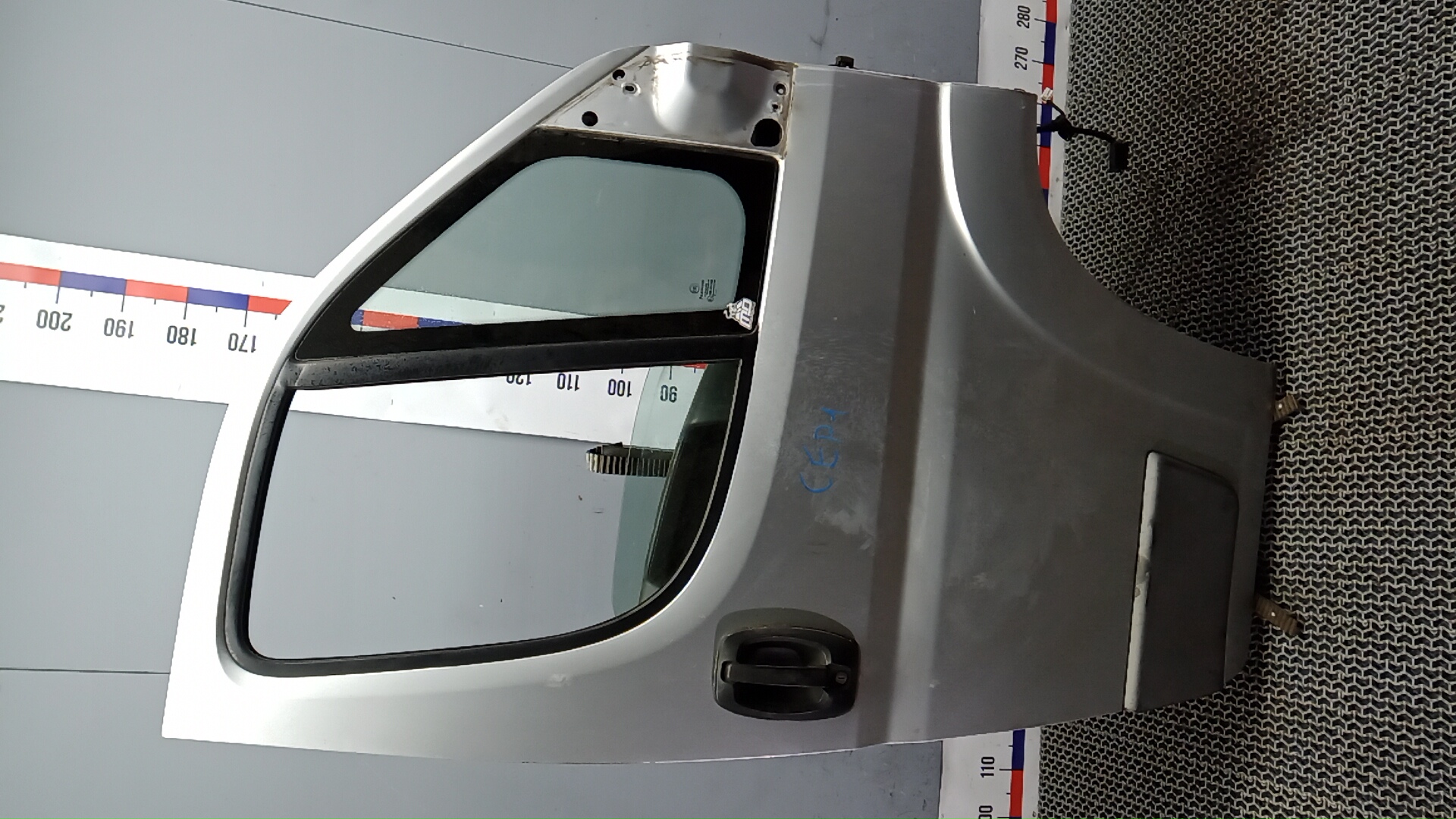 Дверь передняя правая