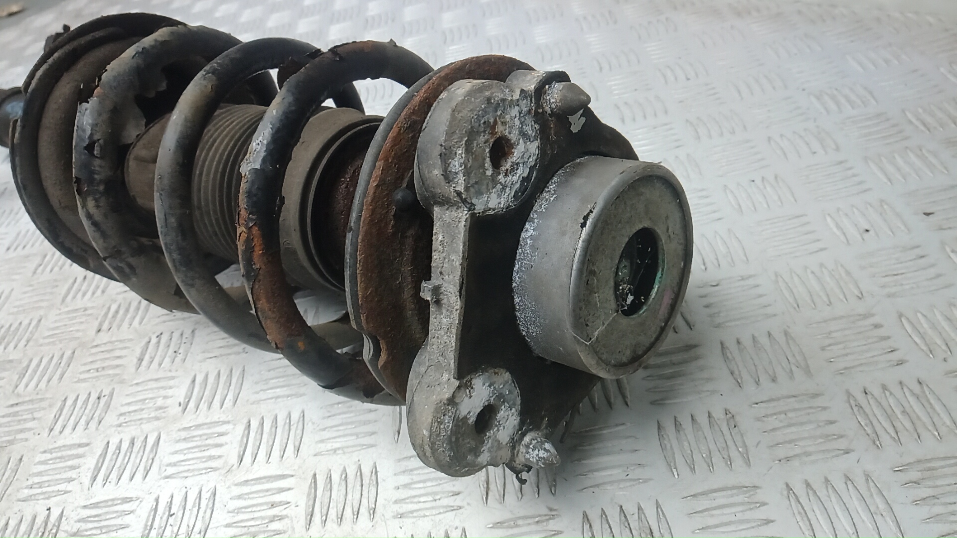 Амортизатор передний правый