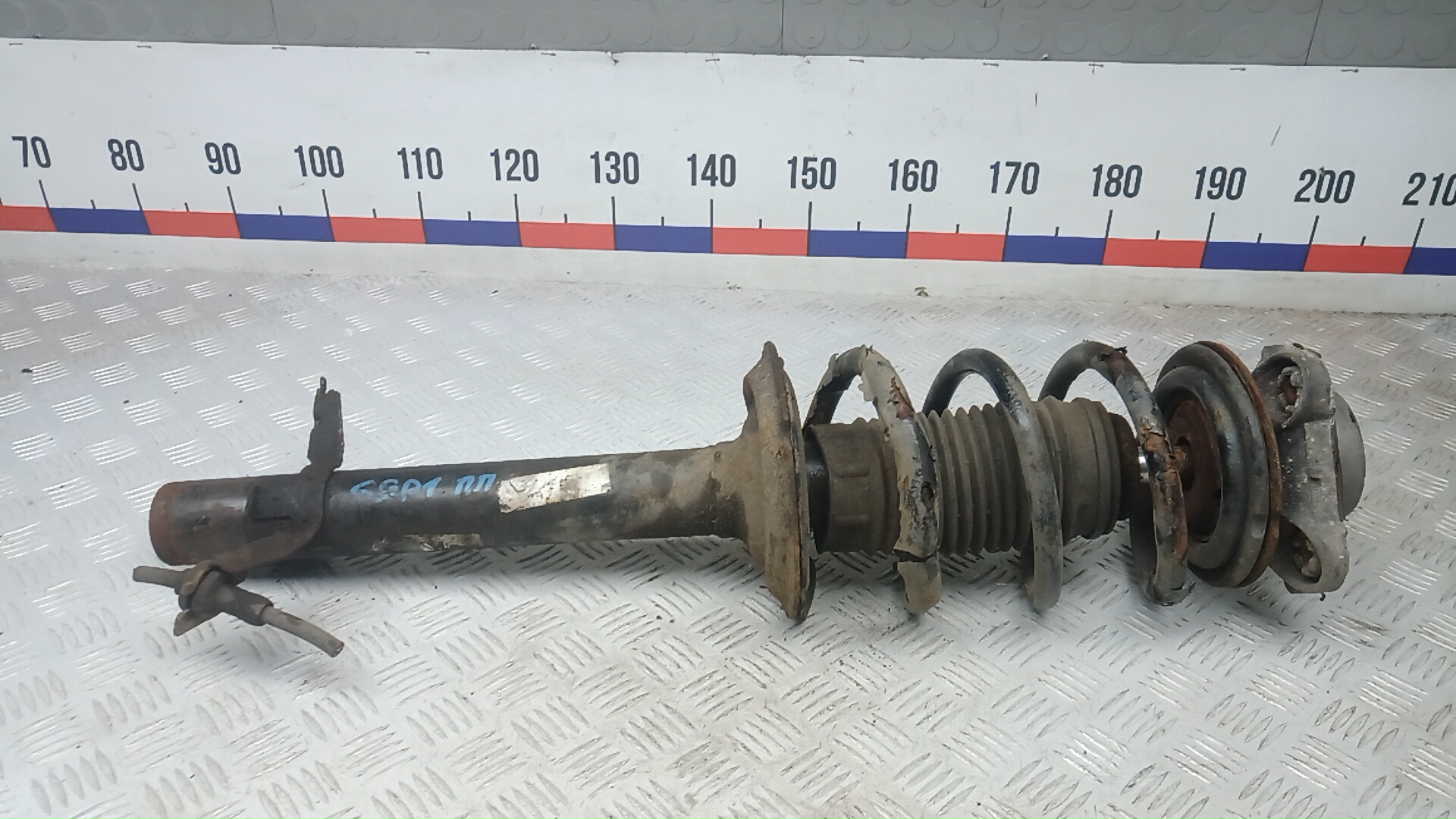 Амортизатор передний правый