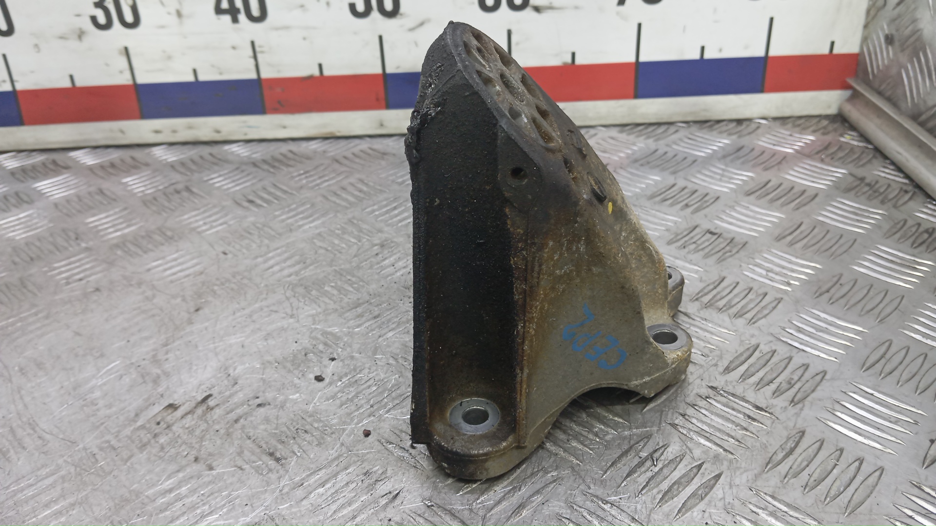 Кронштейн двигателя