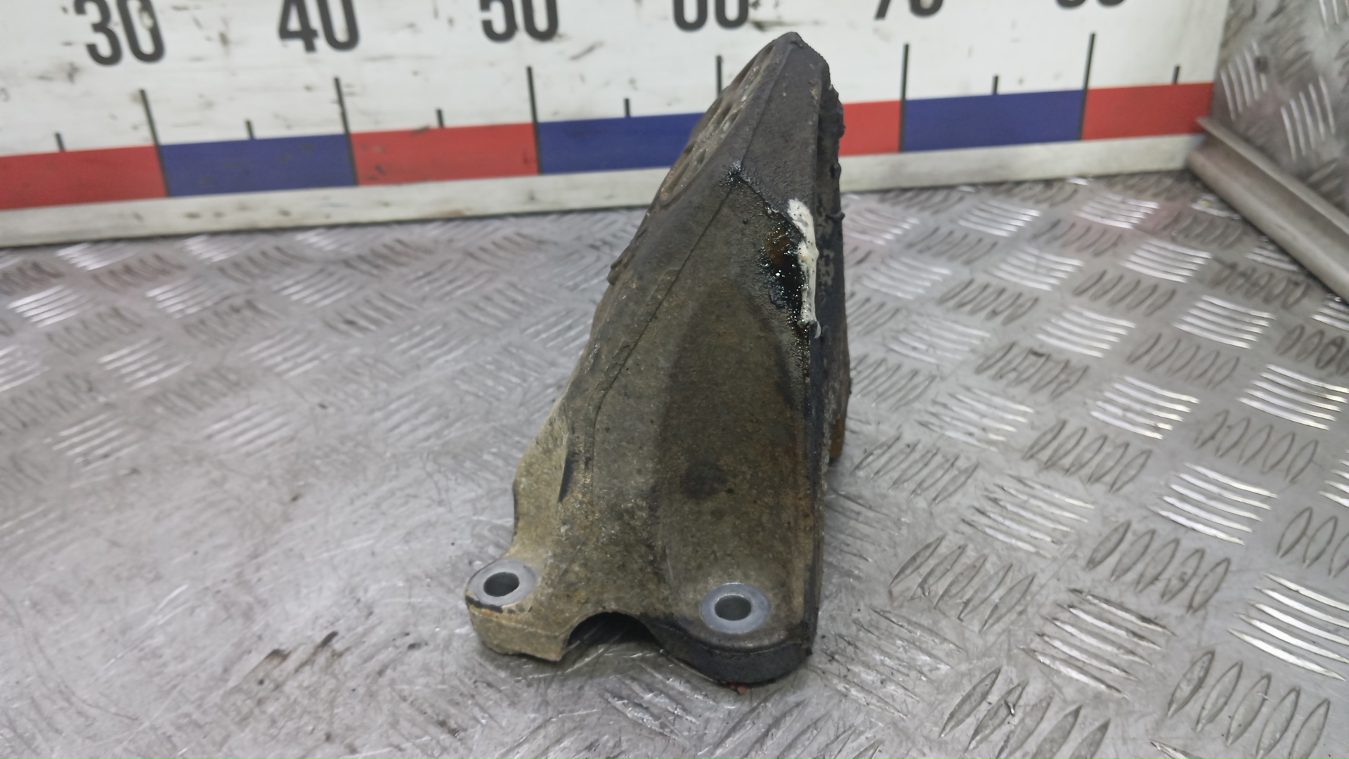 Кронштейн двигателя