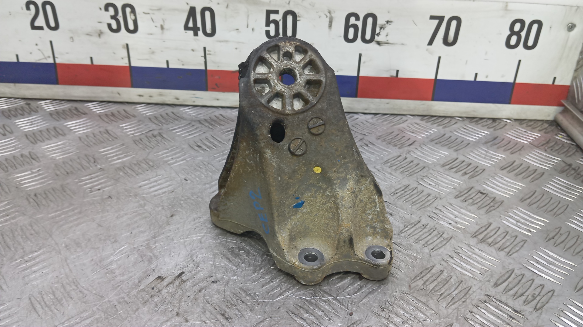 Кронштейн двигателя