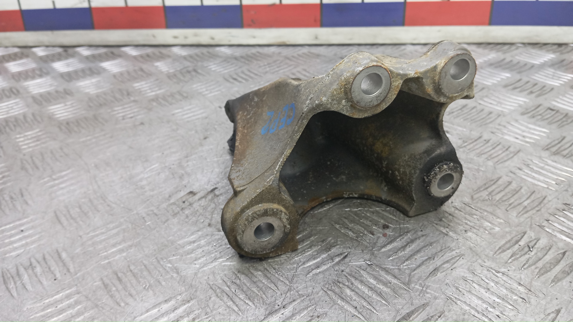 Кронштейн двигателя