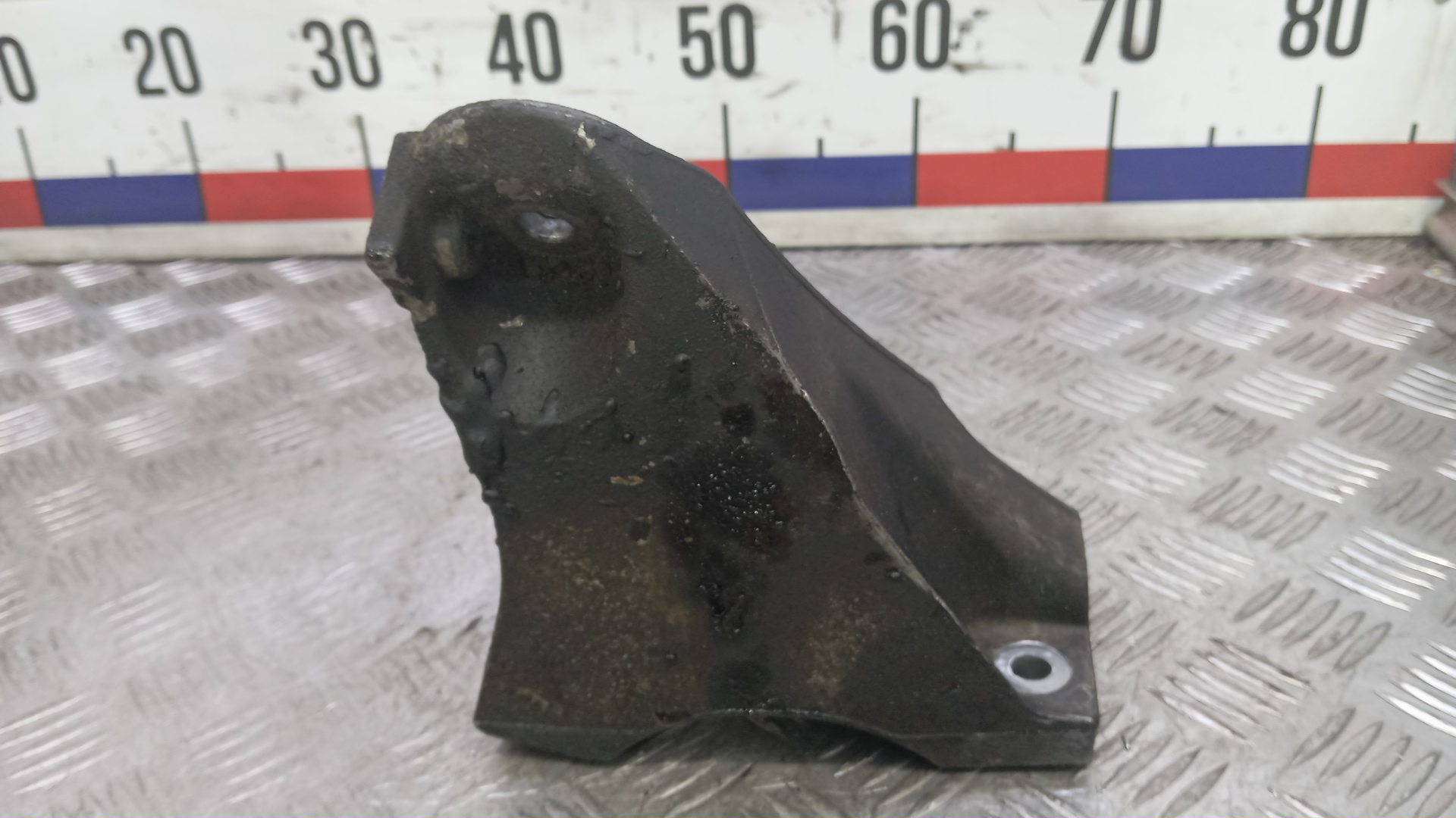 Кронштейн двигателя