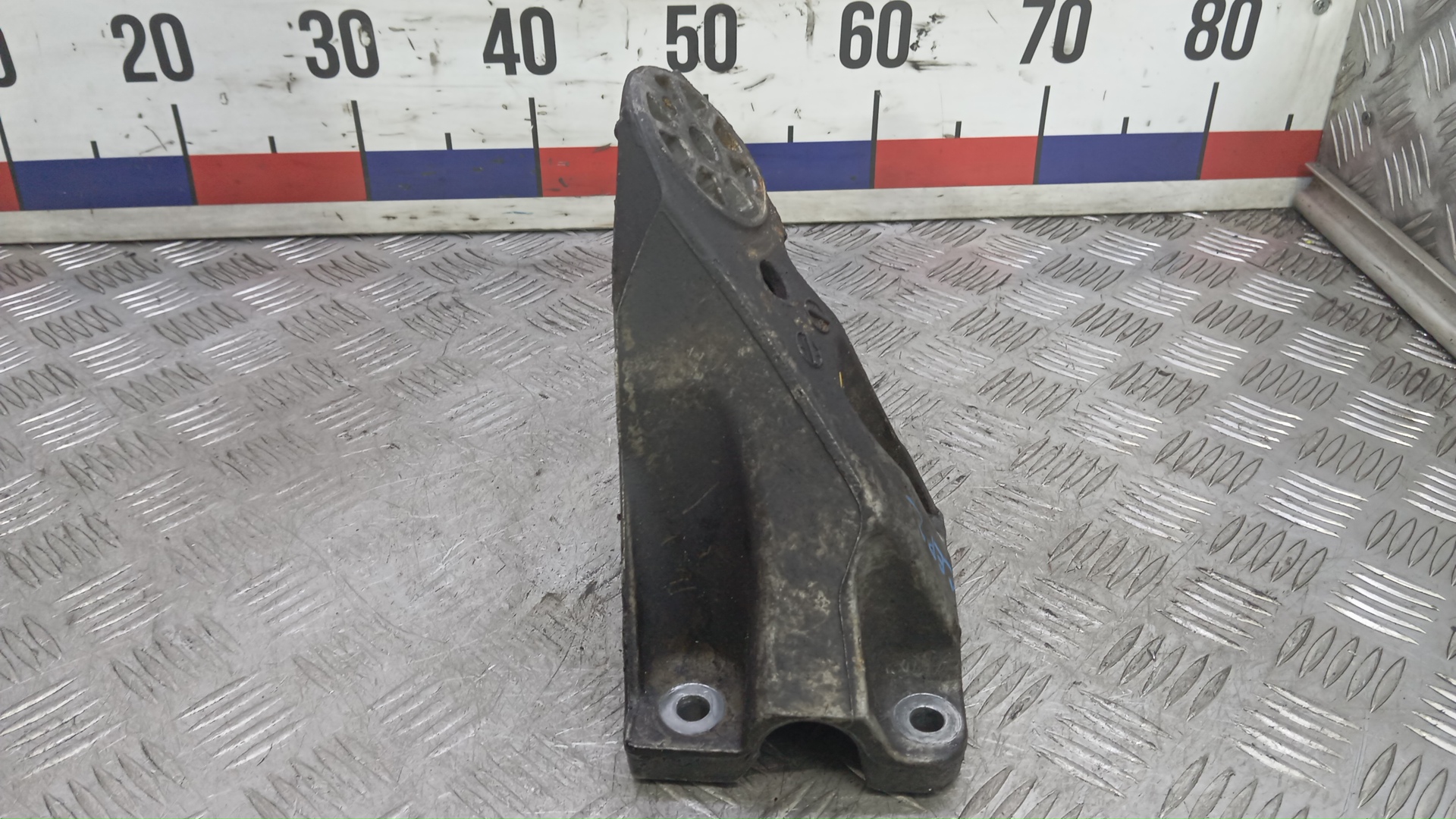 Кронштейн двигателя