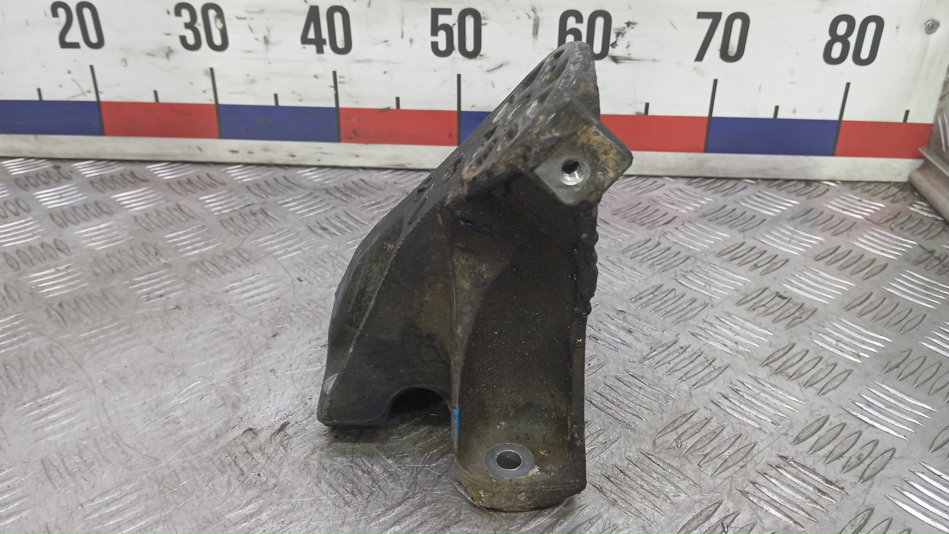 Кронштейн двигателя