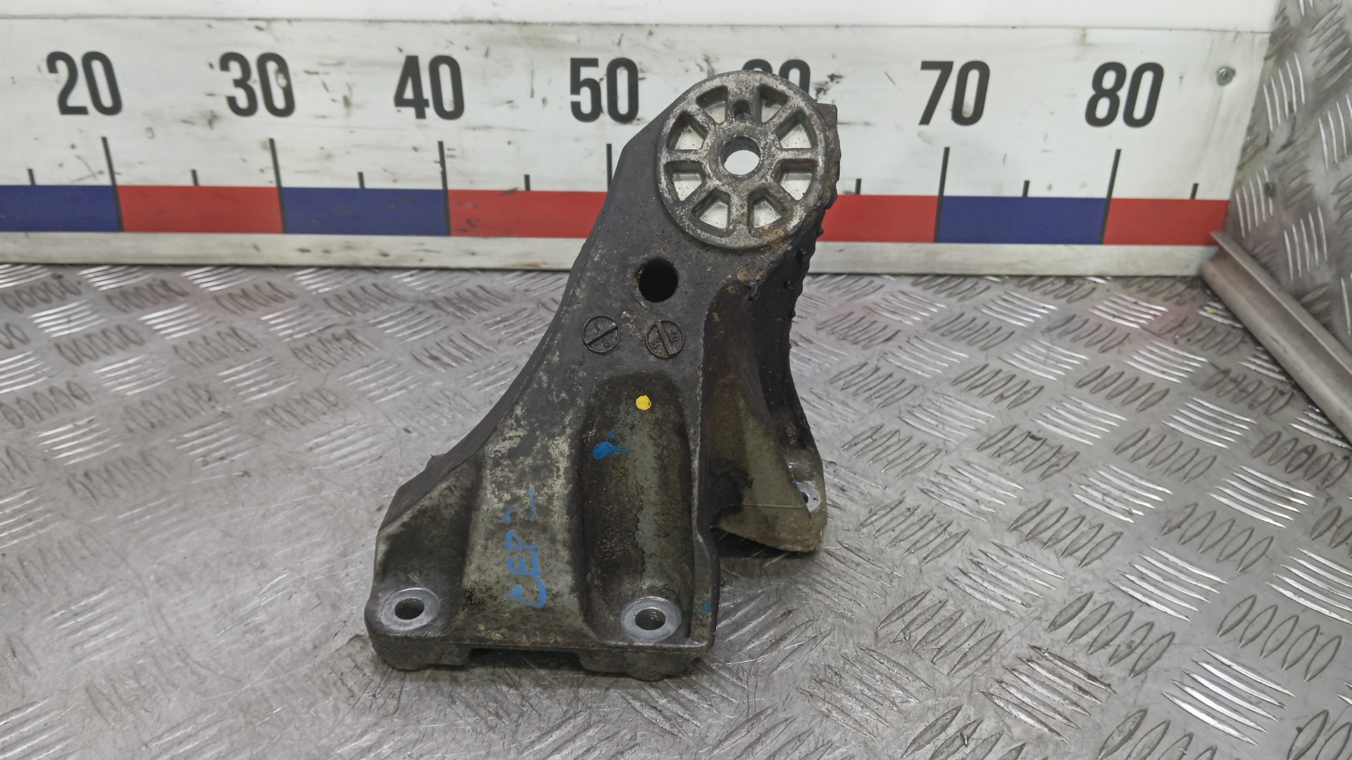 Кронштейн двигателя