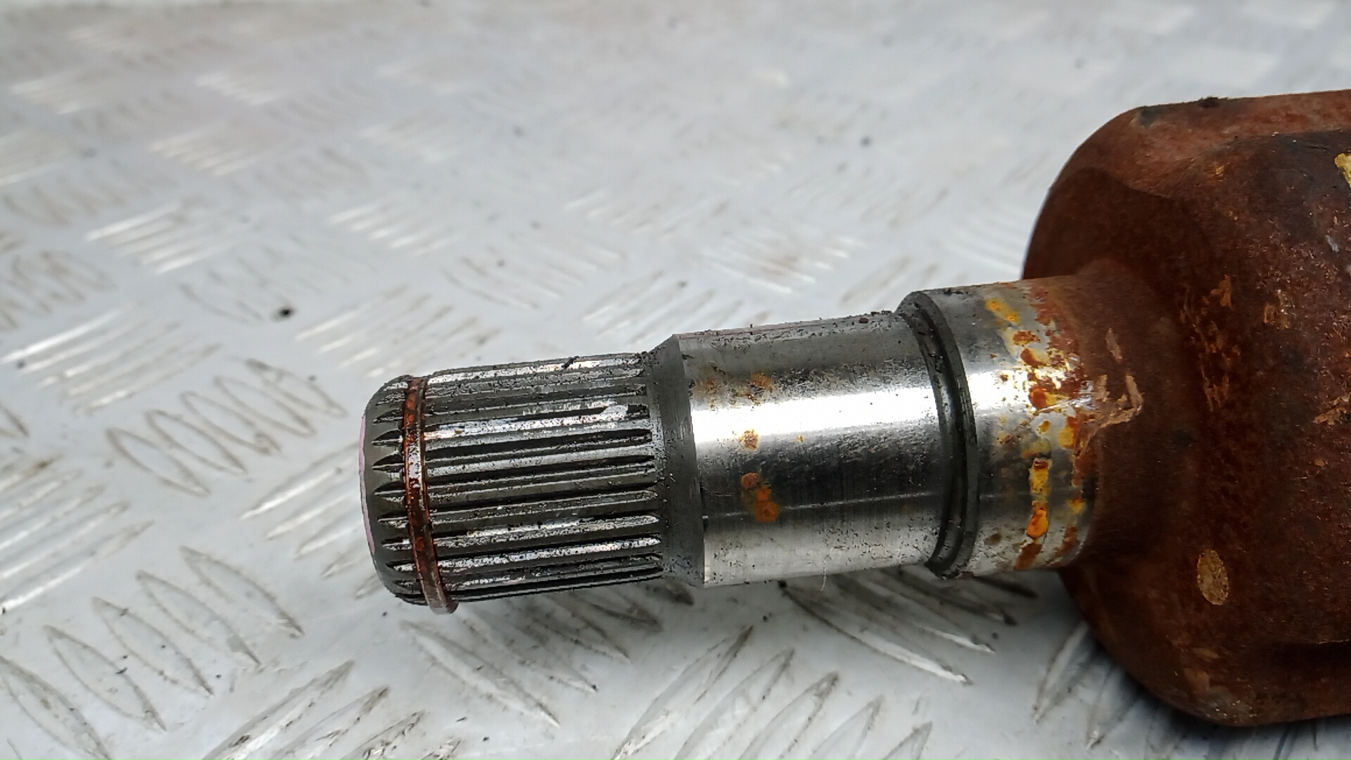 Полуось передняя правая