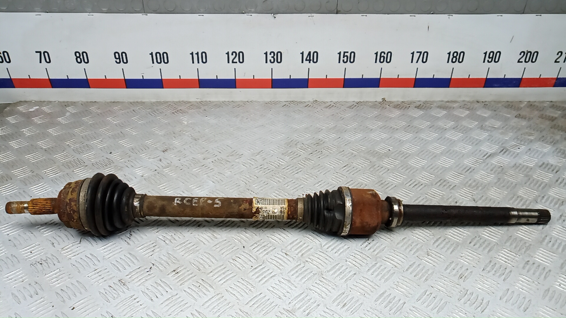 Полуось передняя правая