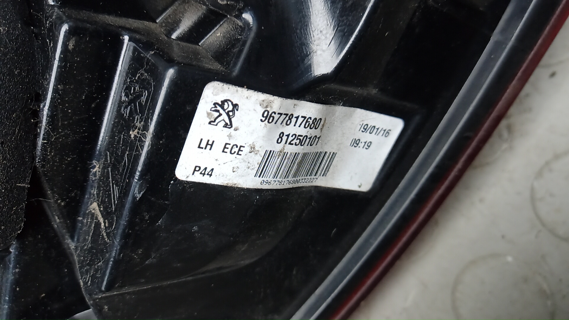 Фонарь задний левый