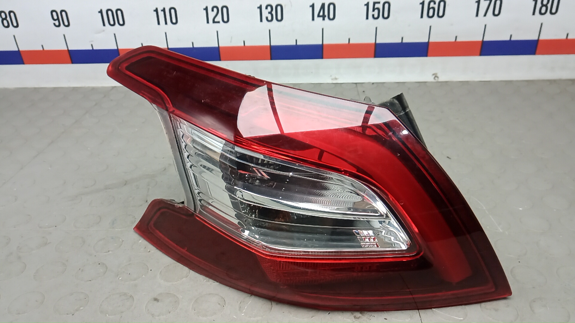 Фонарь задний левый