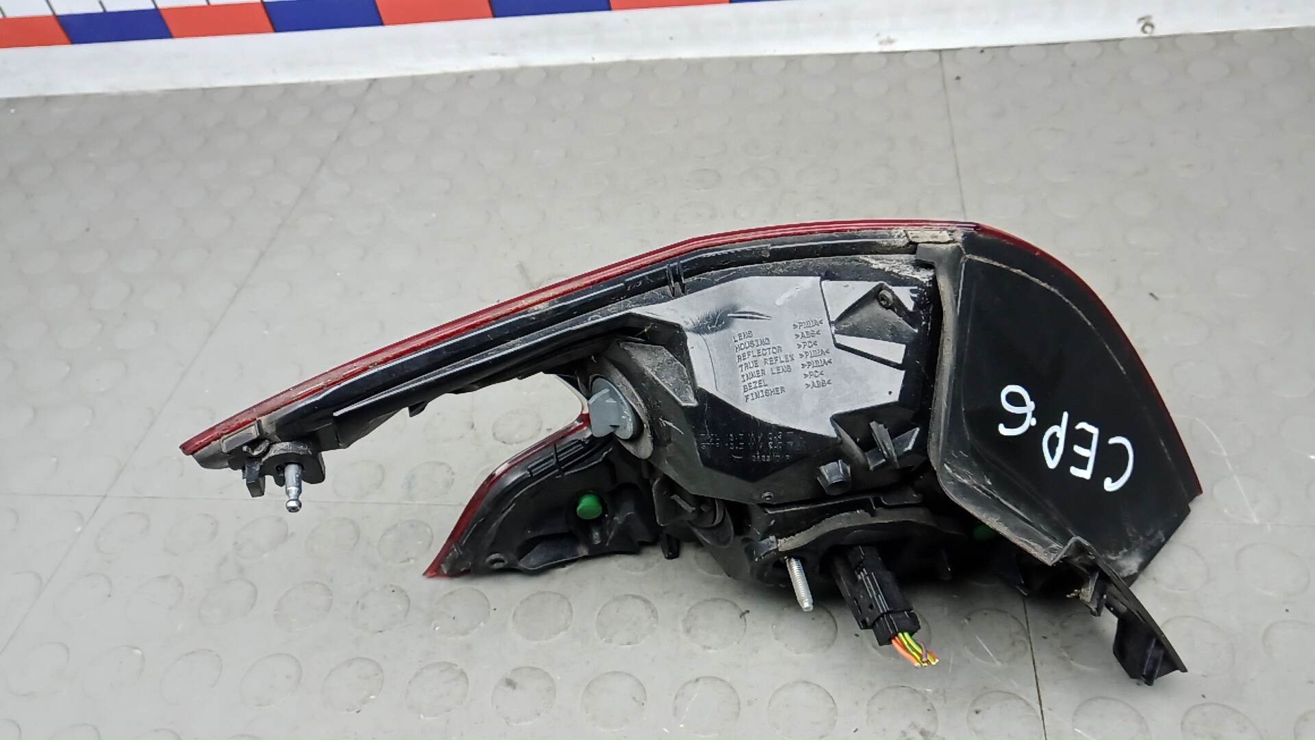 Фонарь задний правый