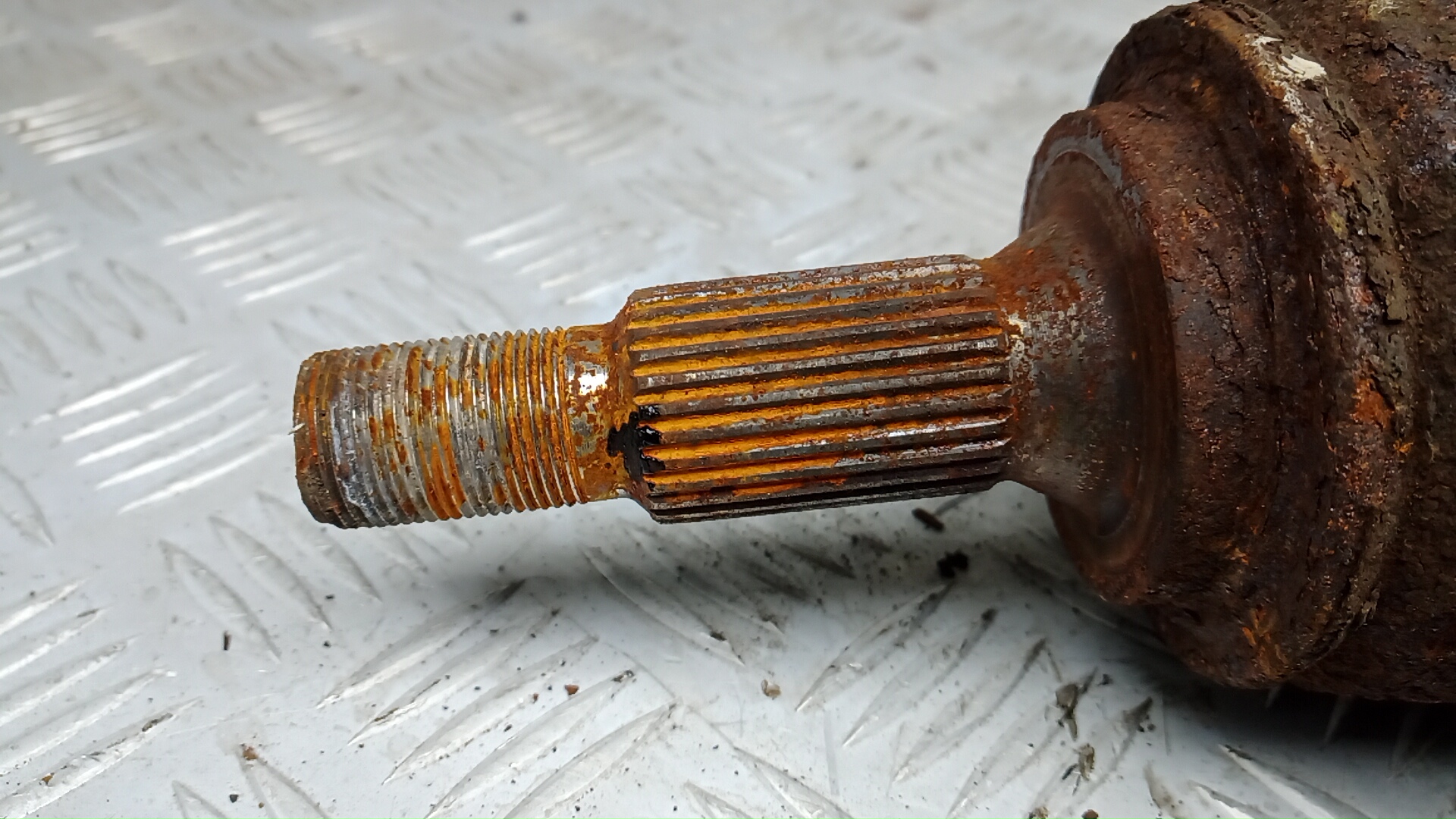 Полуось передняя правая