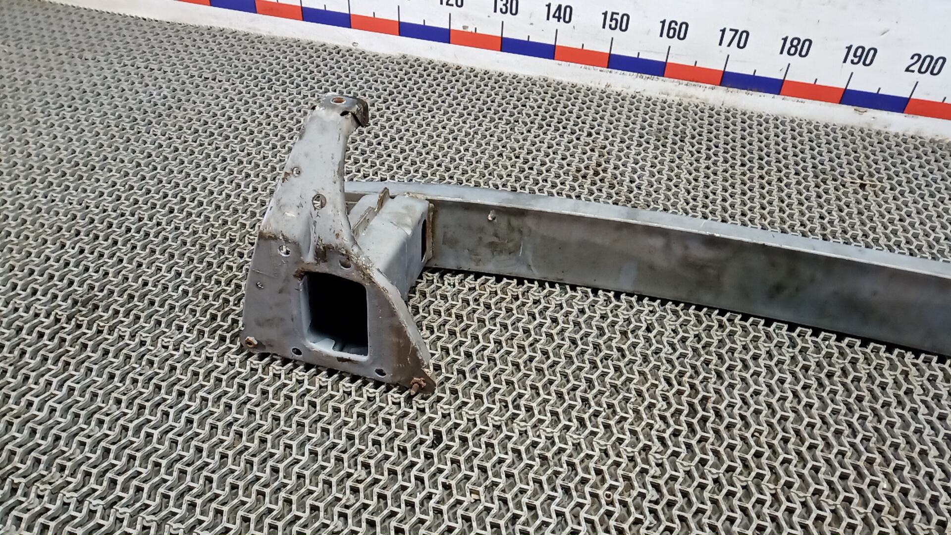 Кронштейн усилителя переднего бампера