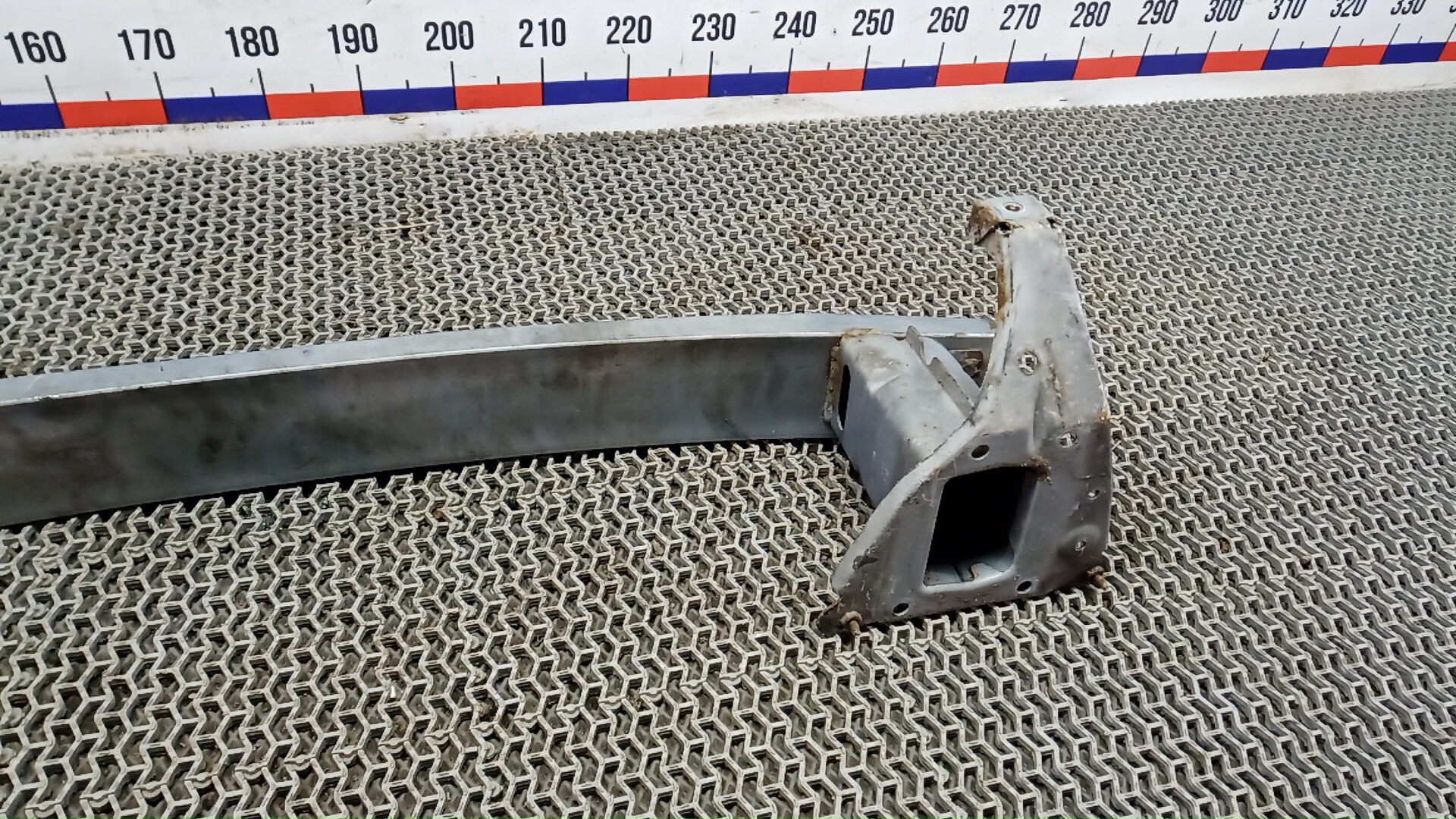 Кронштейн усилителя переднего бампера