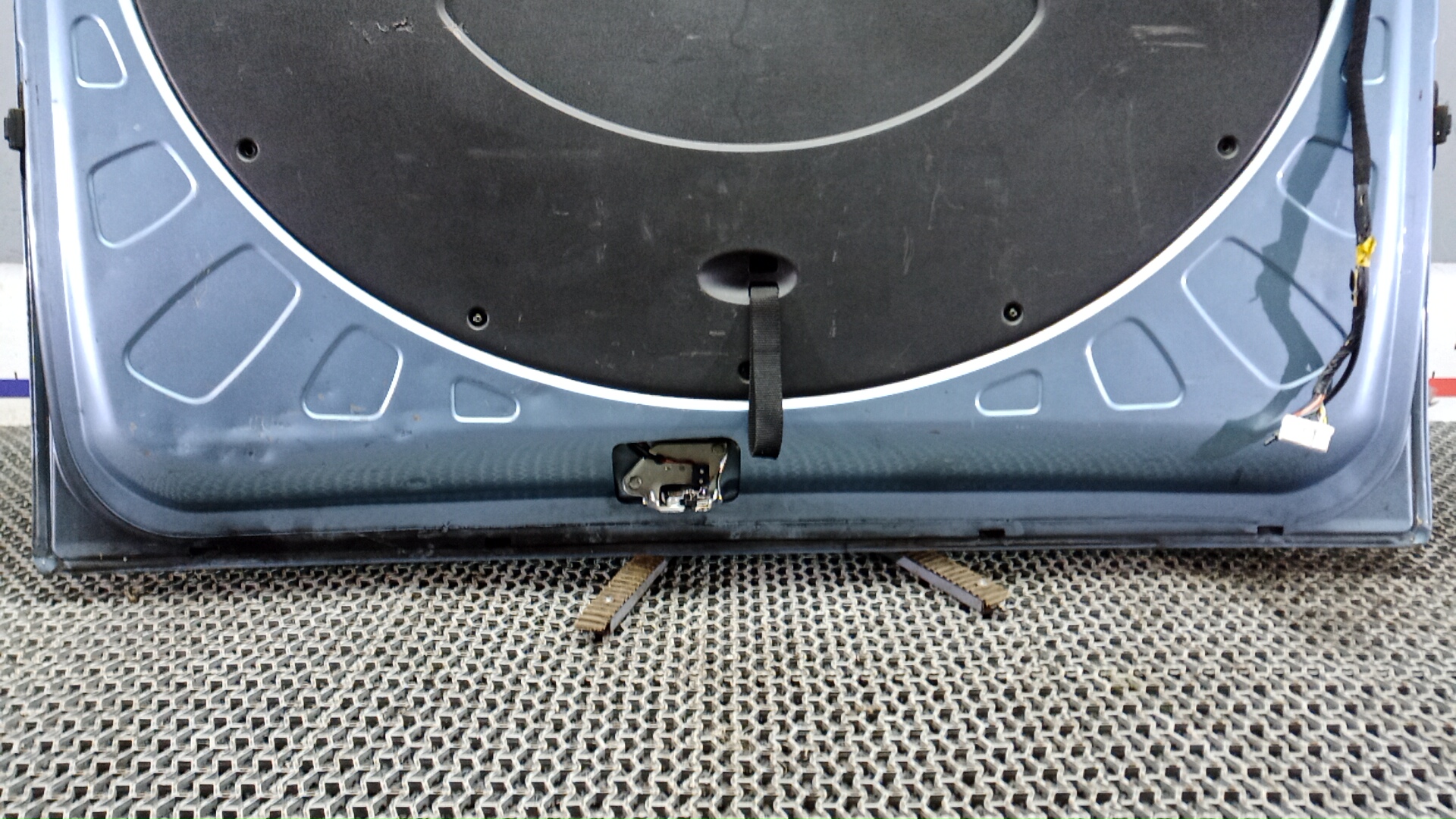 Дверь багажника