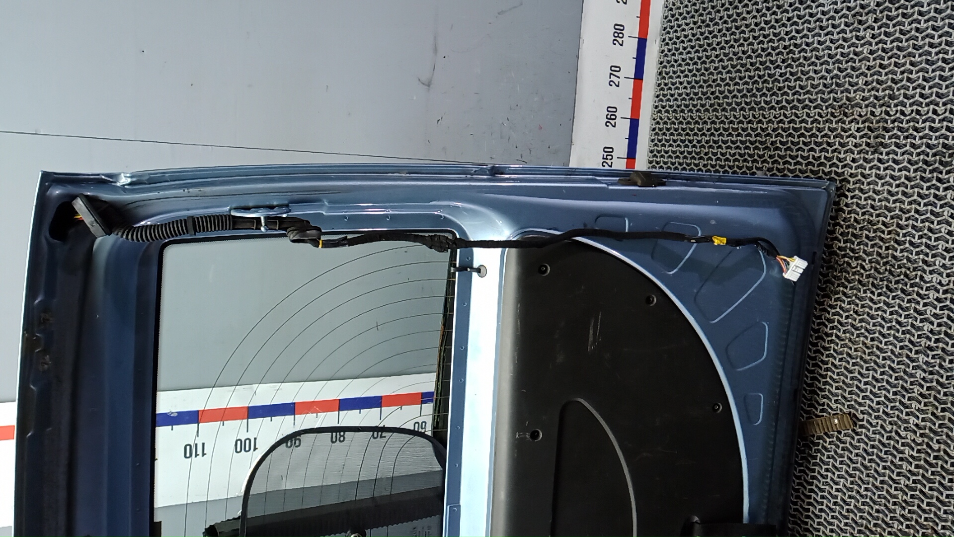 Дверь багажника