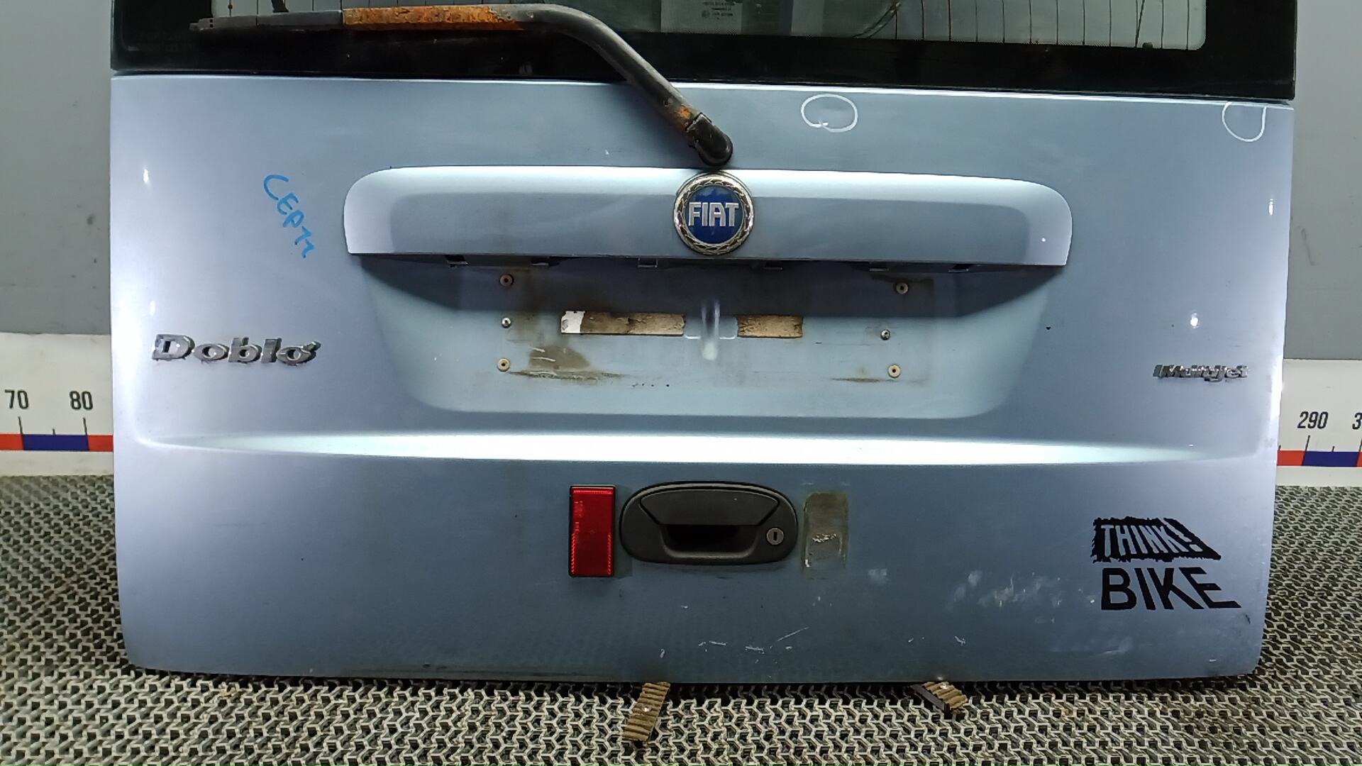 Дверь багажника