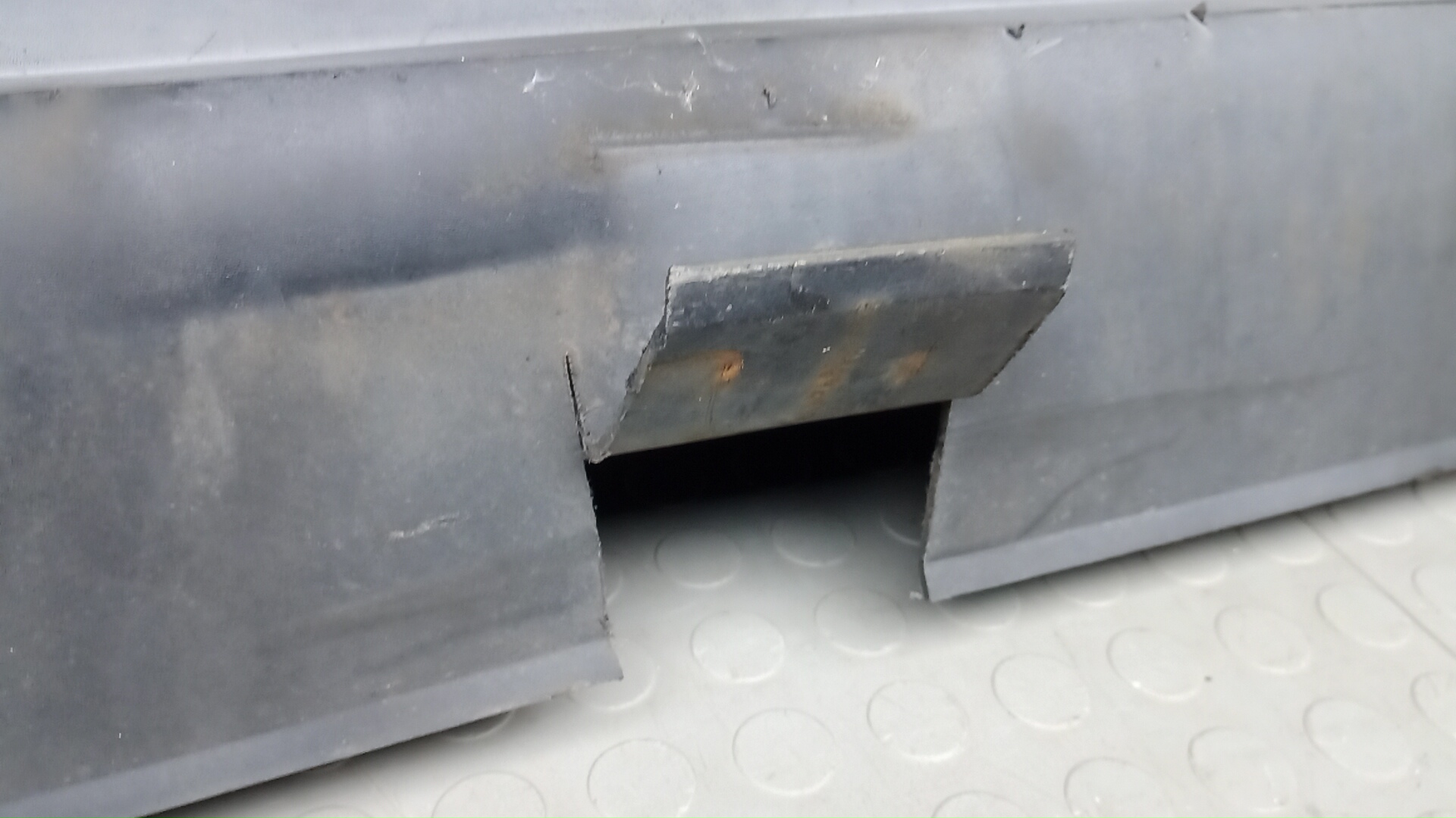 Бампер задний