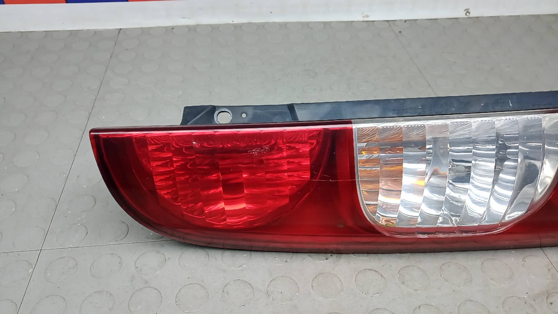 Фонарь задний левый