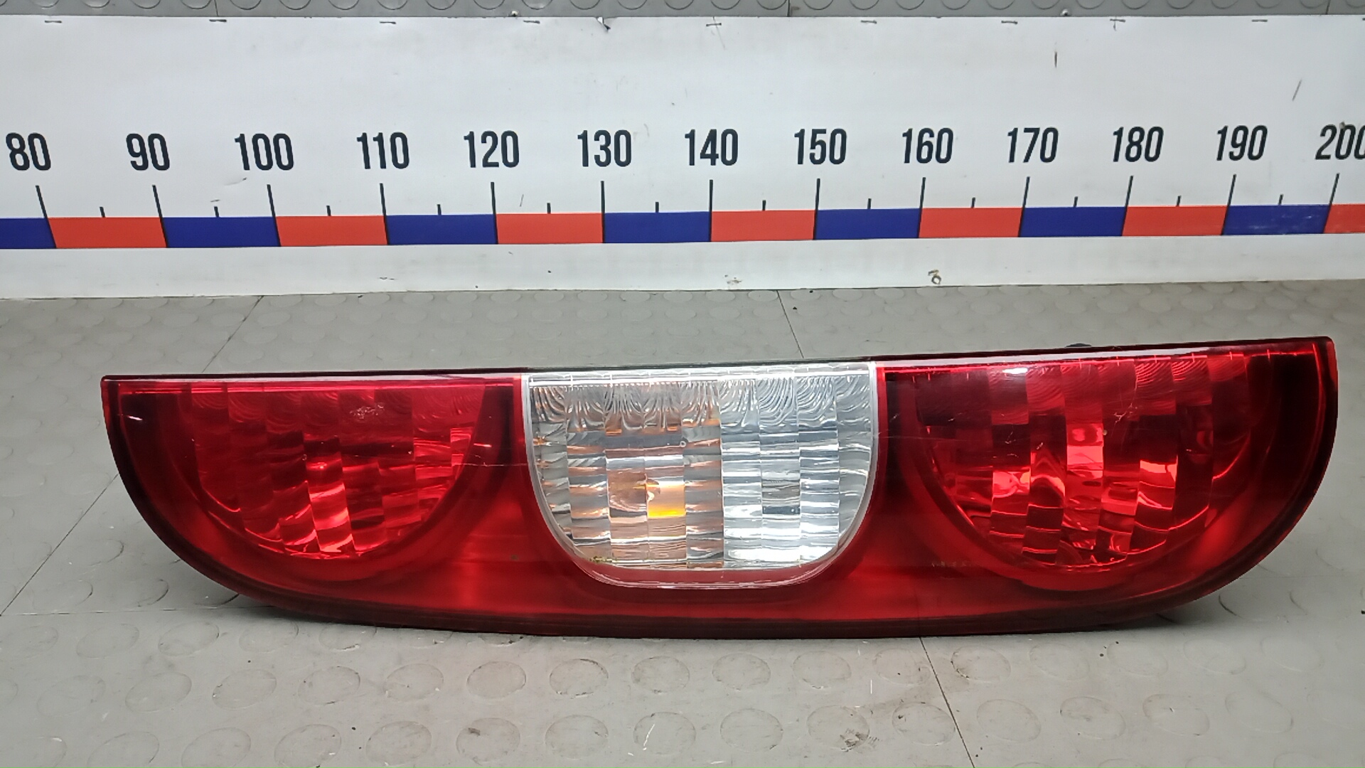 Фонарь задний левый