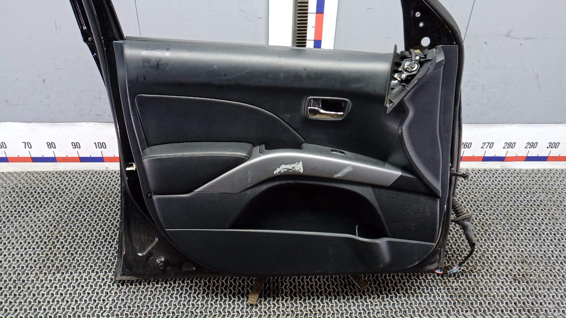 Дверь передняя левая