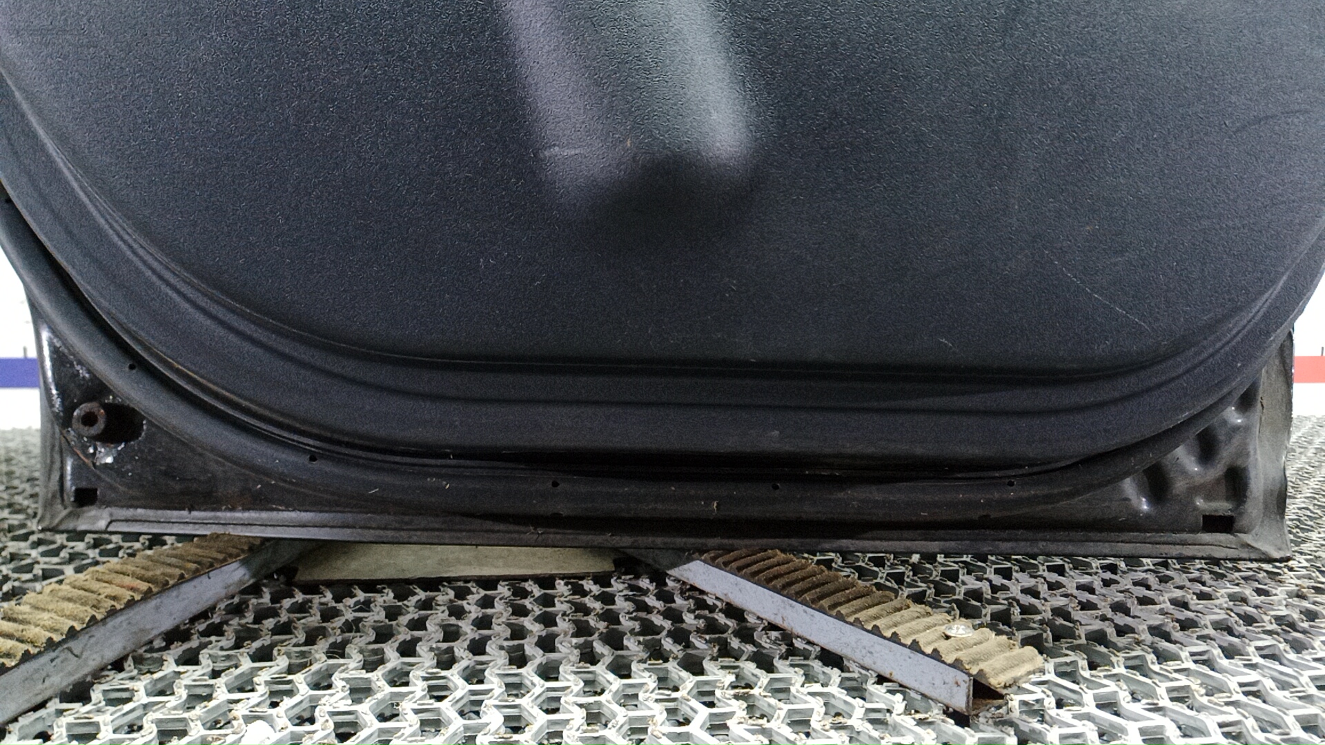 Дверь задняя левая