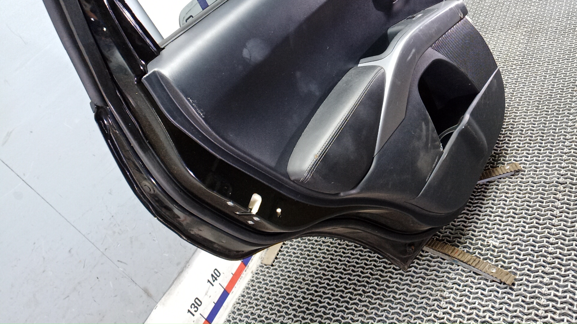 Дверь задняя левая