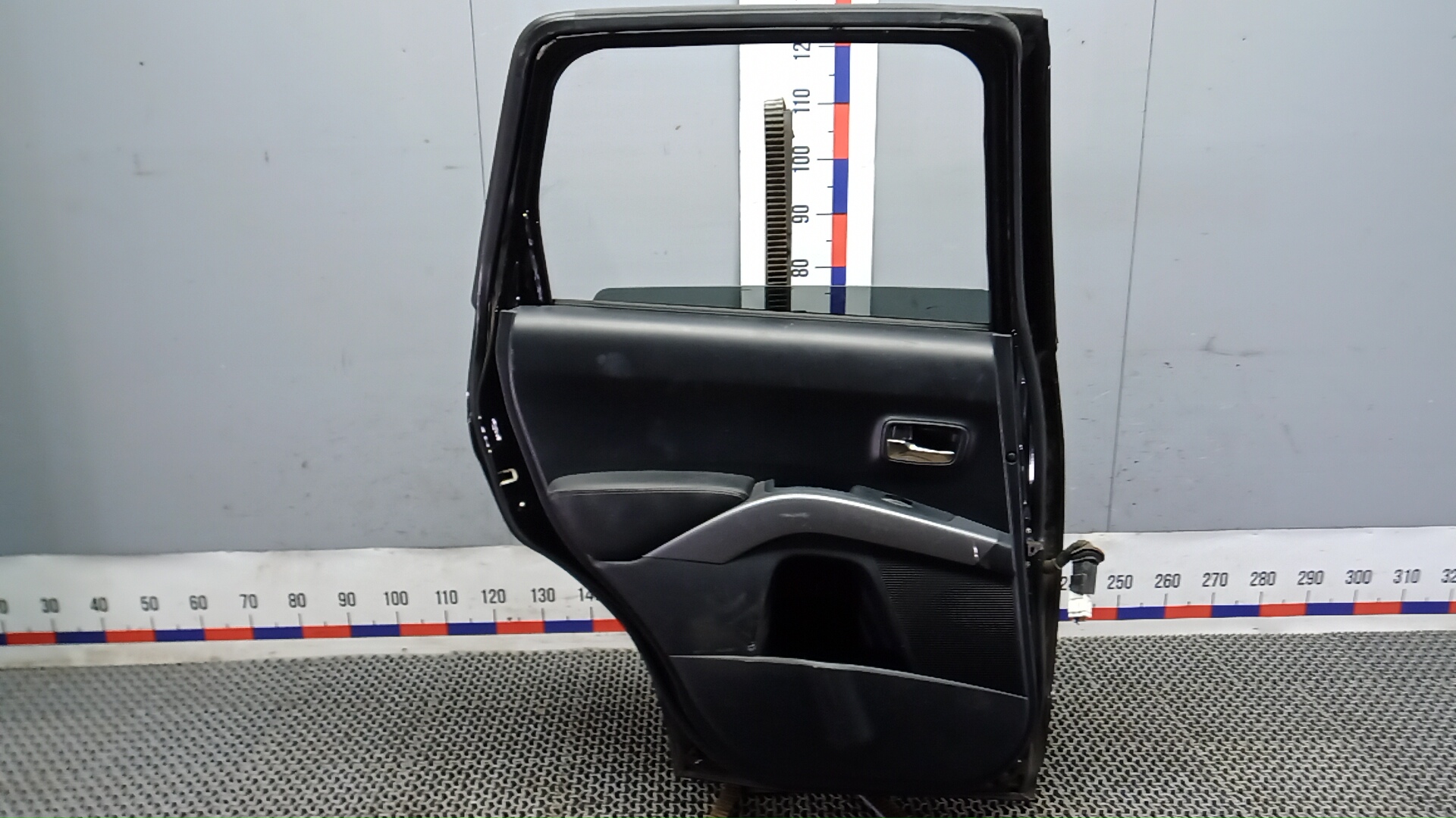 Дверь задняя левая