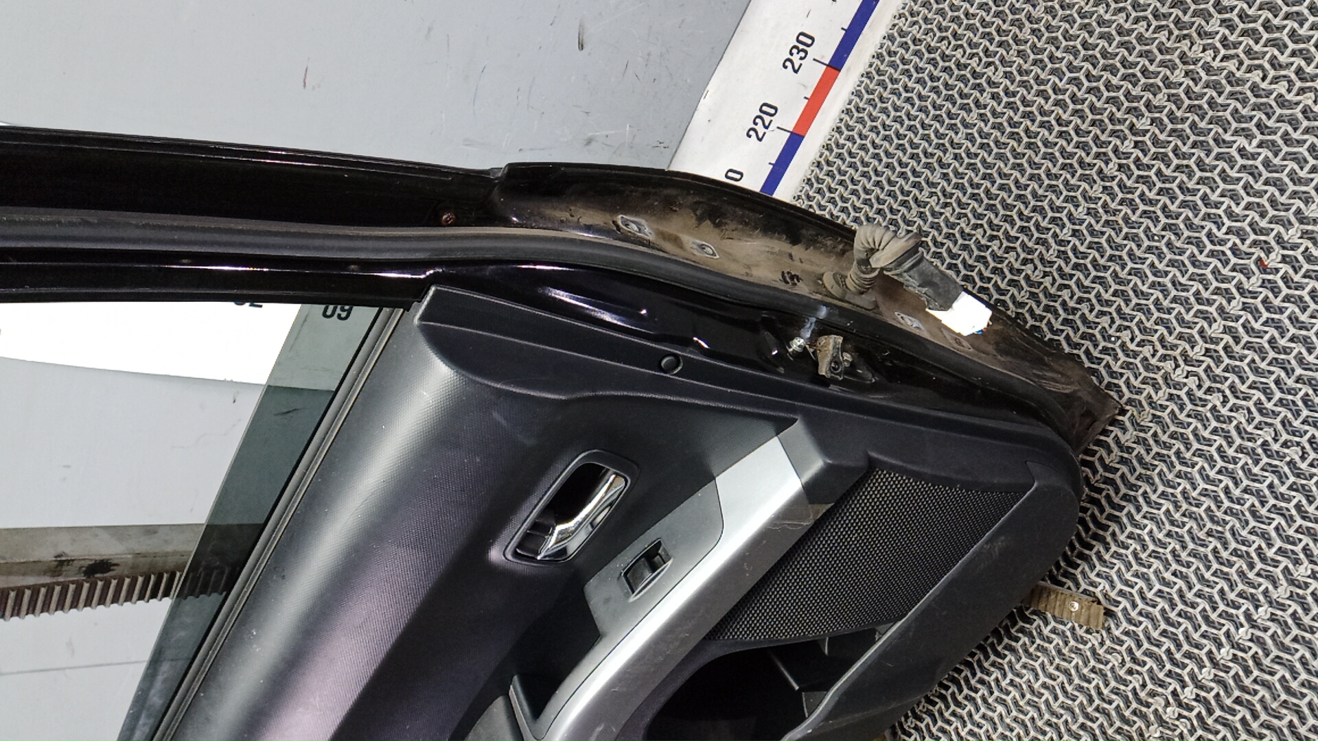 Дверь задняя левая