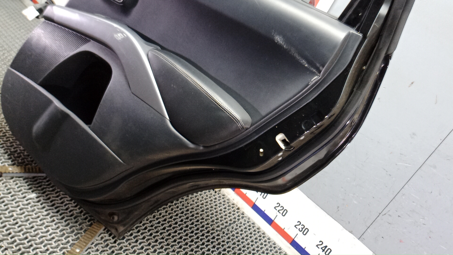 Дверь задняя правая