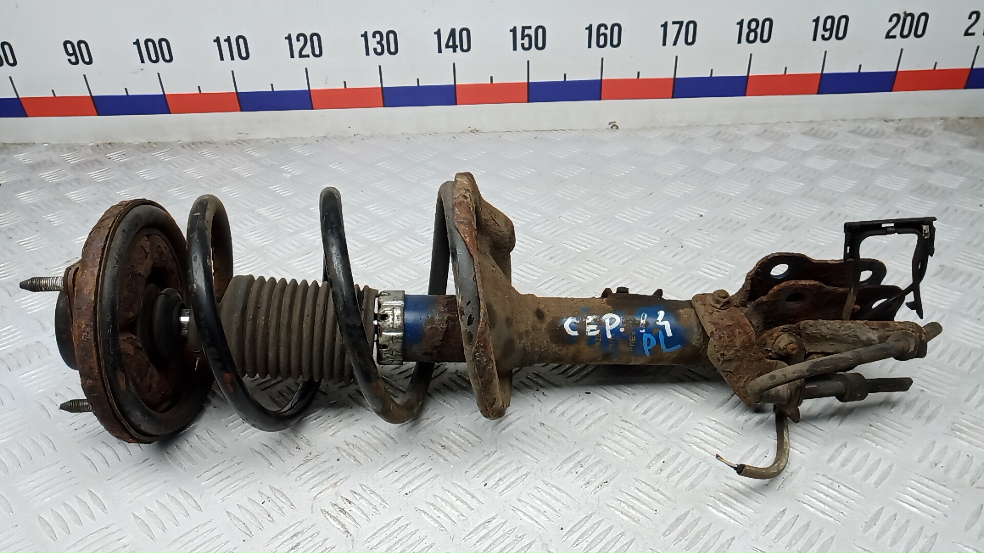 Амортизатор передний левый