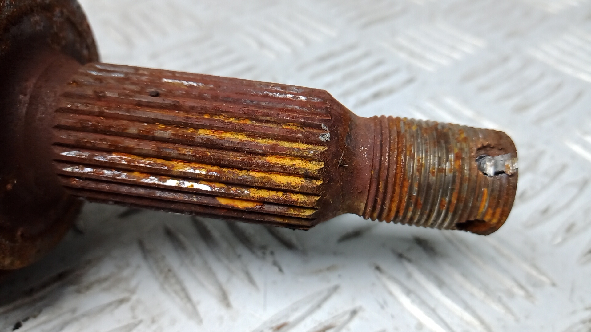 Полуось передняя правая