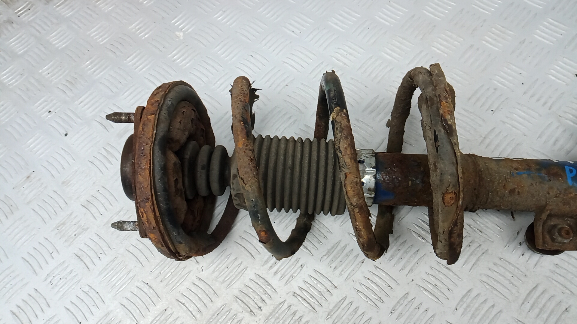 Амортизатор передний правый