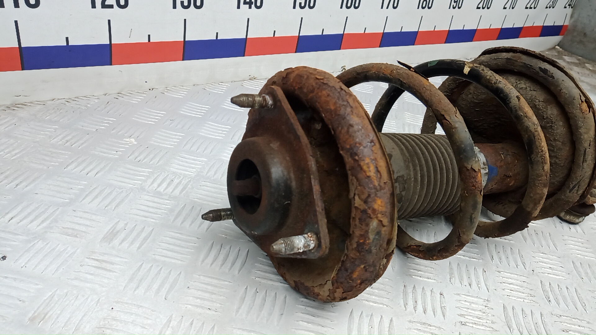 Амортизатор передний правый