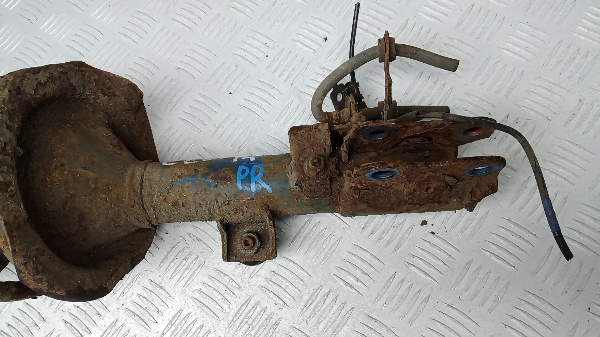 Амортизатор передний правый