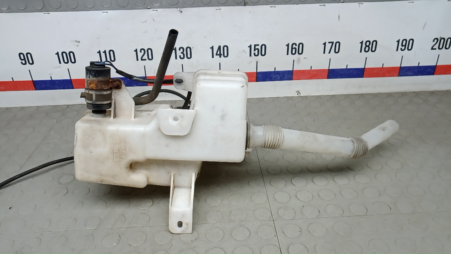 Бачок омывателя лобового стекла